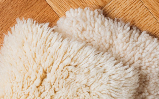 "Exploring the Differences Between Beni Ourain and Mrirt Rugs: Texture, Softness, and Weaving Techniques" - Benisouk