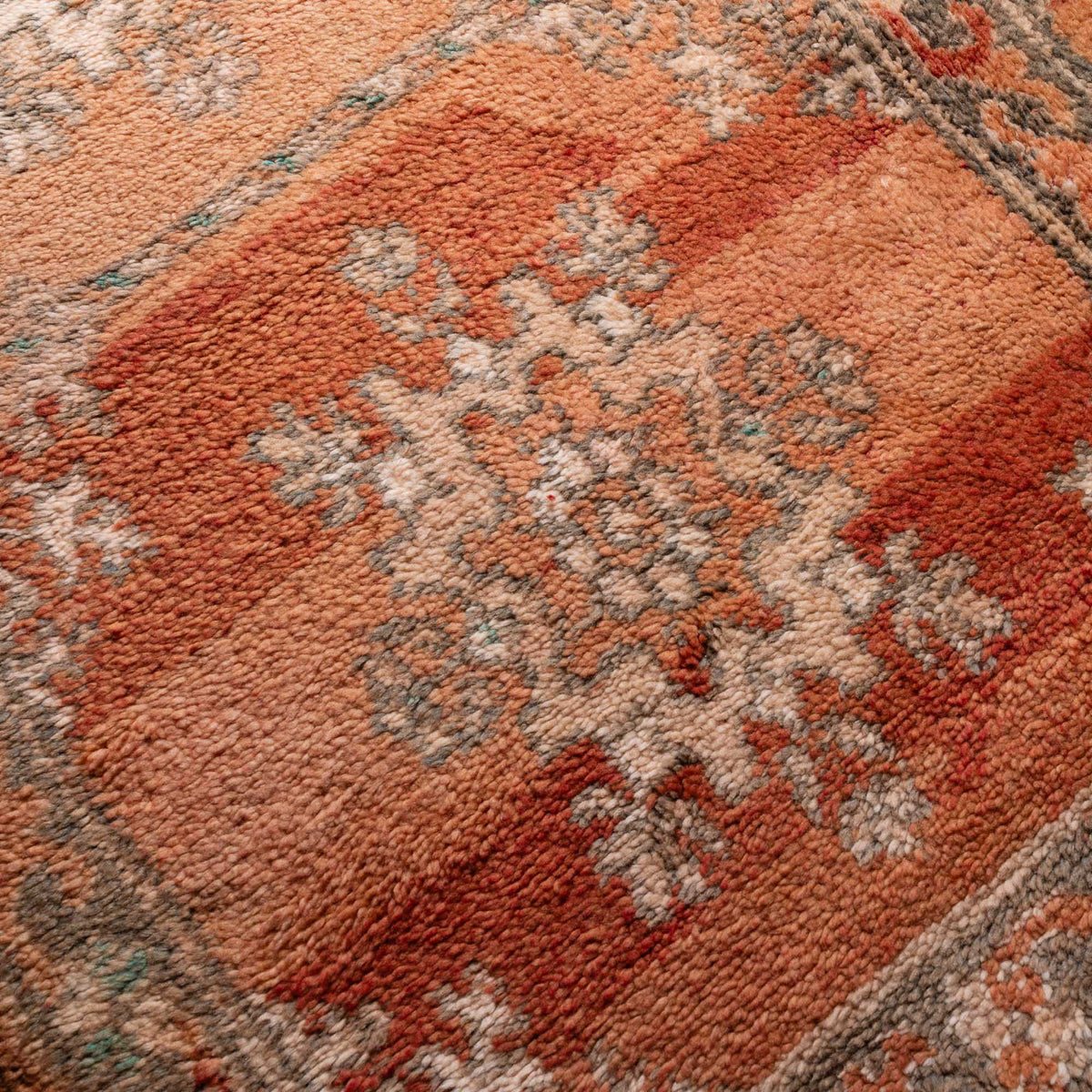 Jasmine - vintage boujad rug