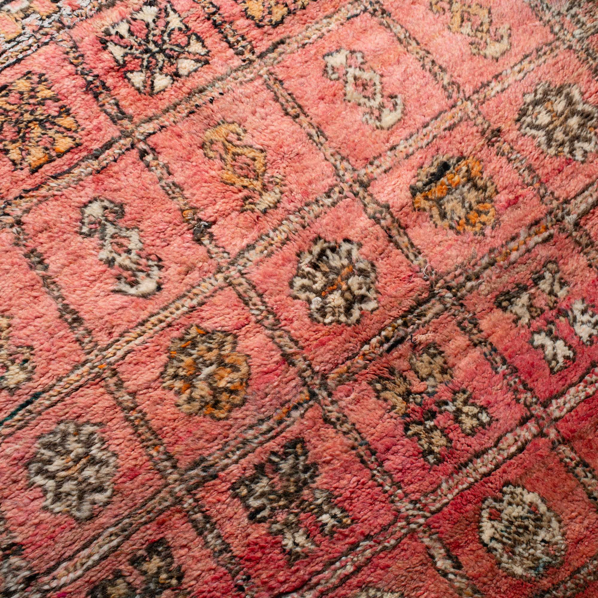 Ahlia - vintage boujad rug