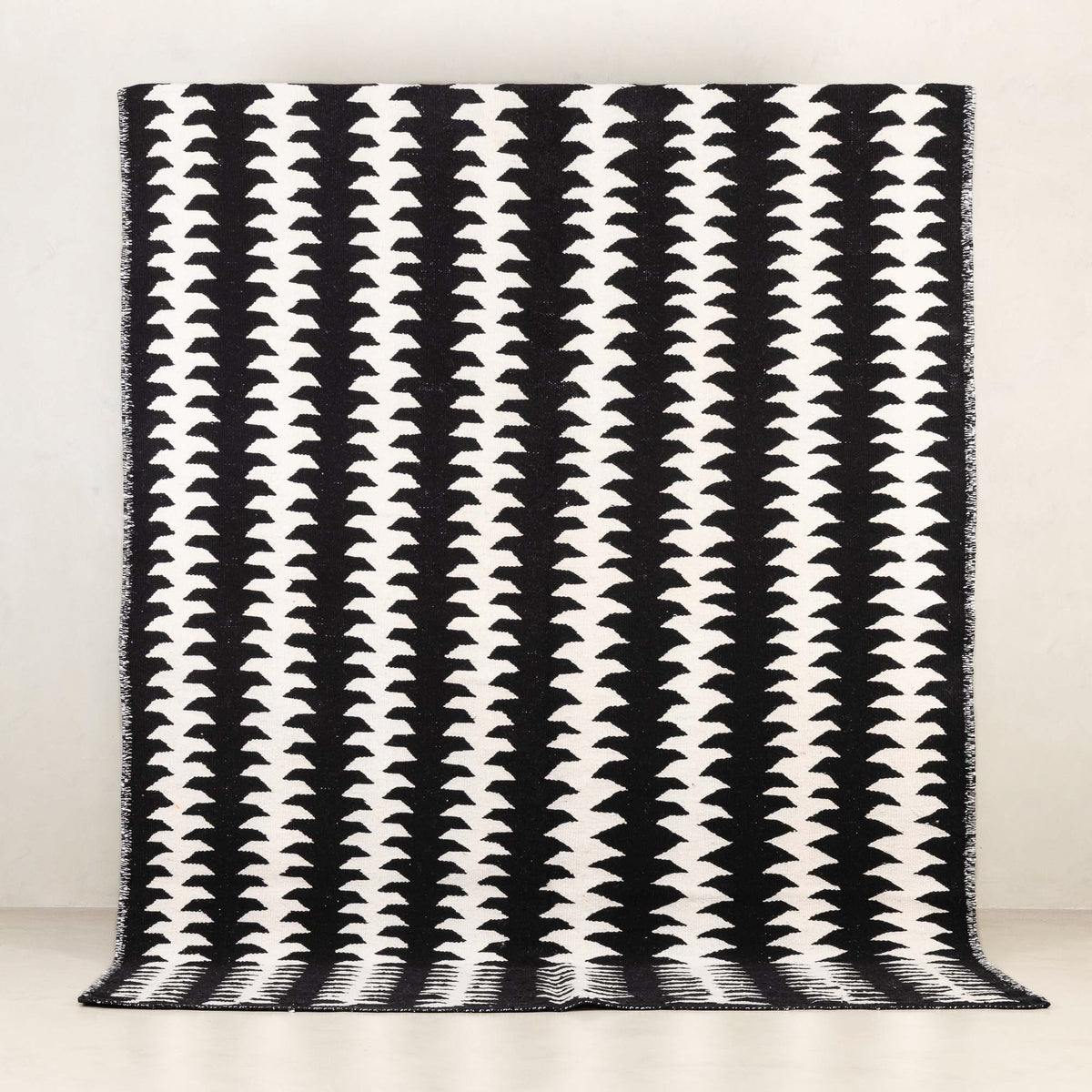 Fadma - taznakht kilim rug