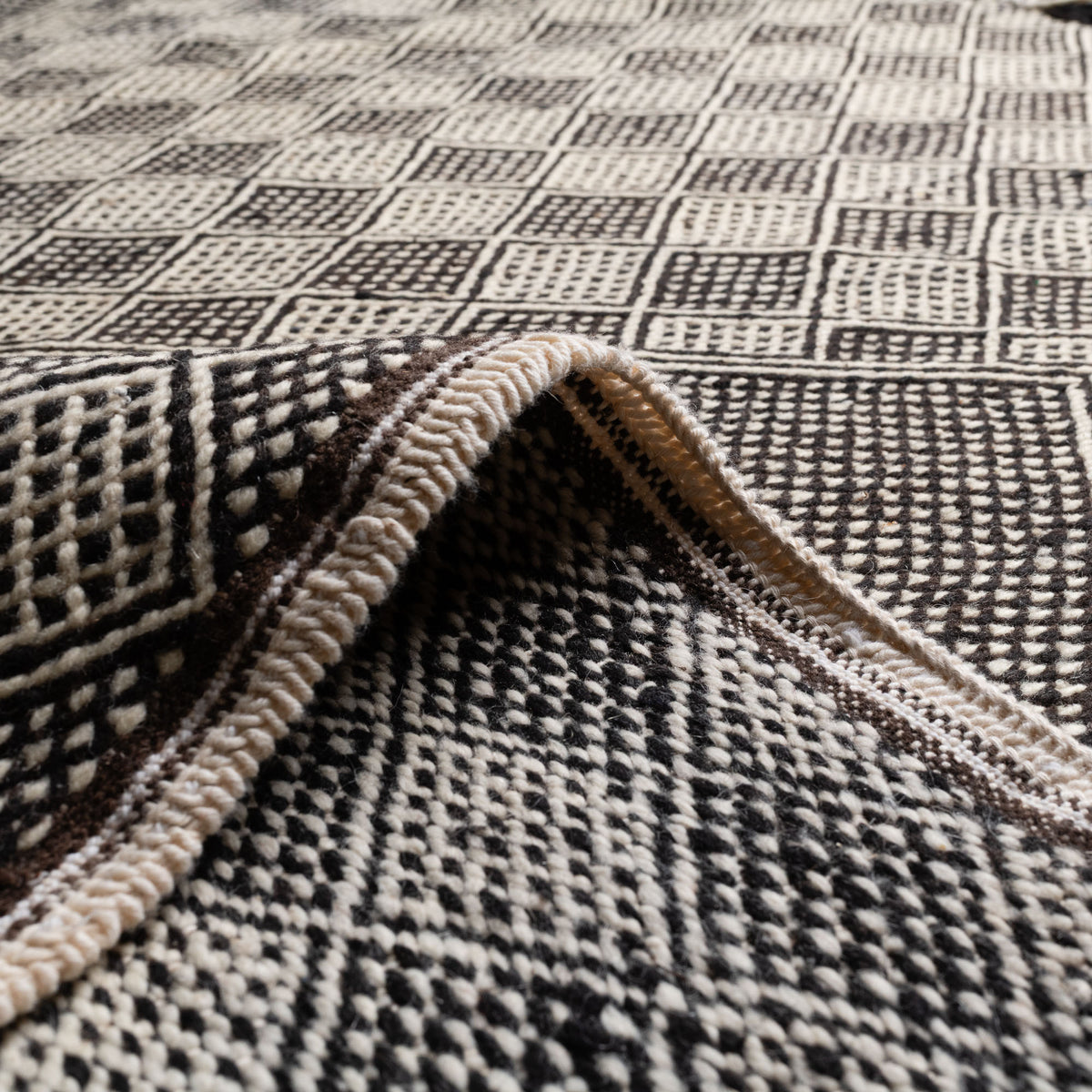 Taniya - taznakht kilim rug