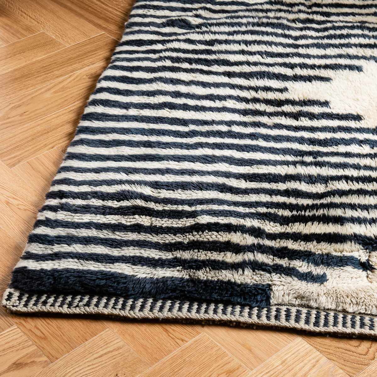 Symmetrical Connexion - Luxury Shag Moroccan Rug