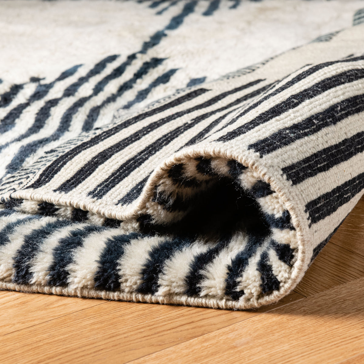 Symmetrical Connexion - Luxury Shag Moroccan Rug