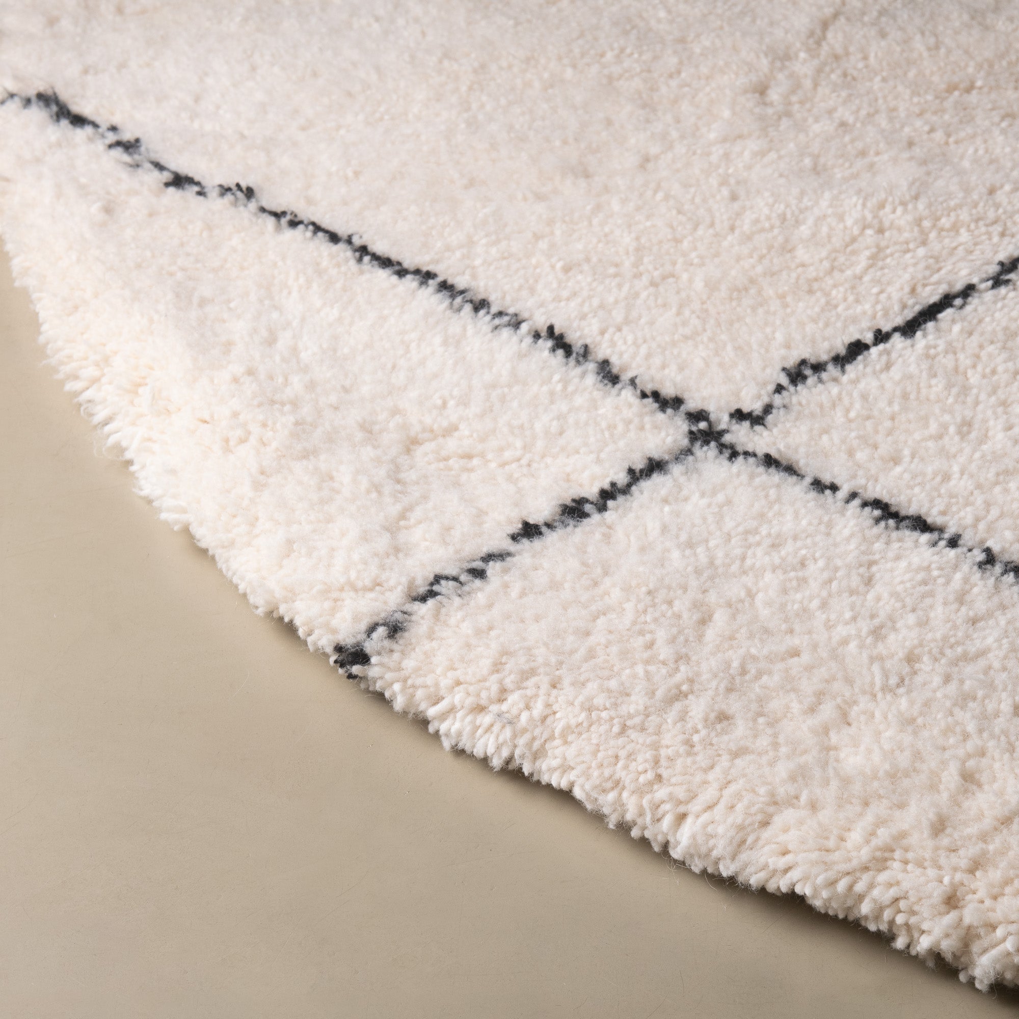 Almas Round - Shag Moroccan rug - Benisouk