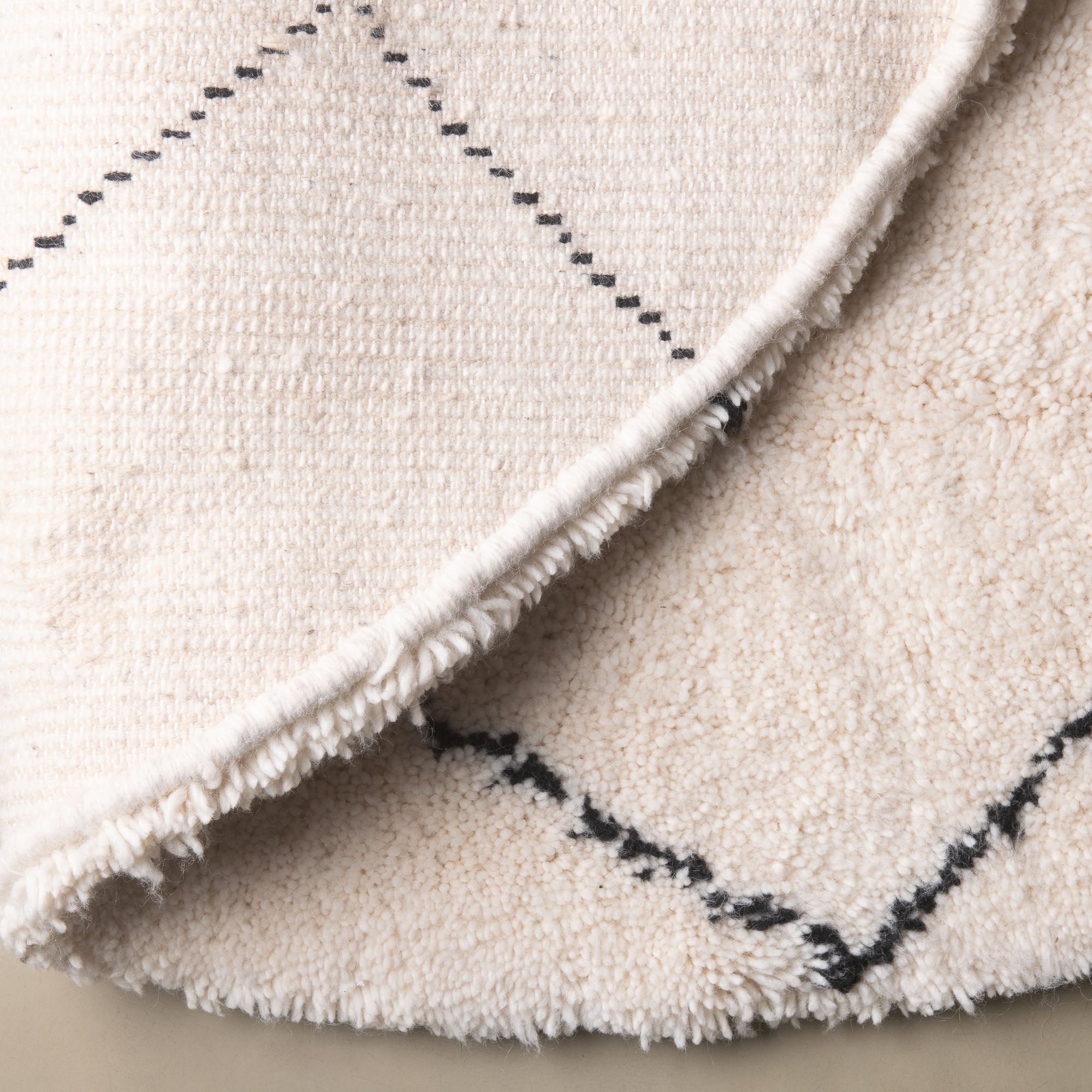 Almas Round - Shag Moroccan rug - Benisouk