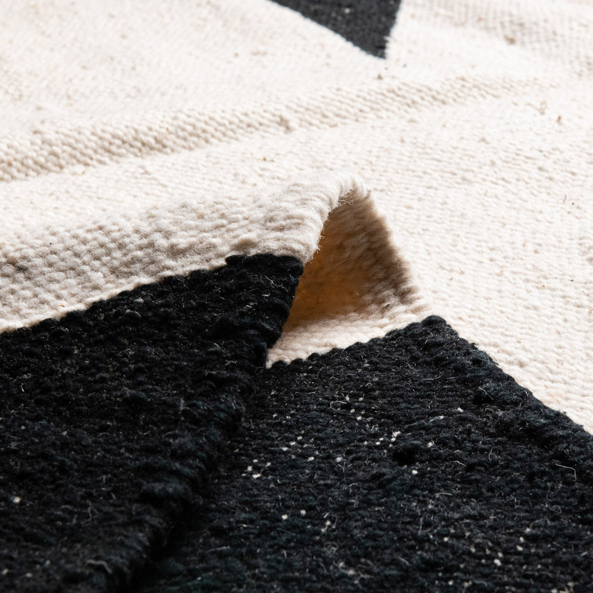 Alya - taznakht kilim rug - Benisouk