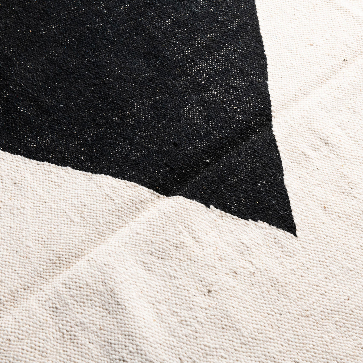 Alya - taznakht kilim rug - Benisouk