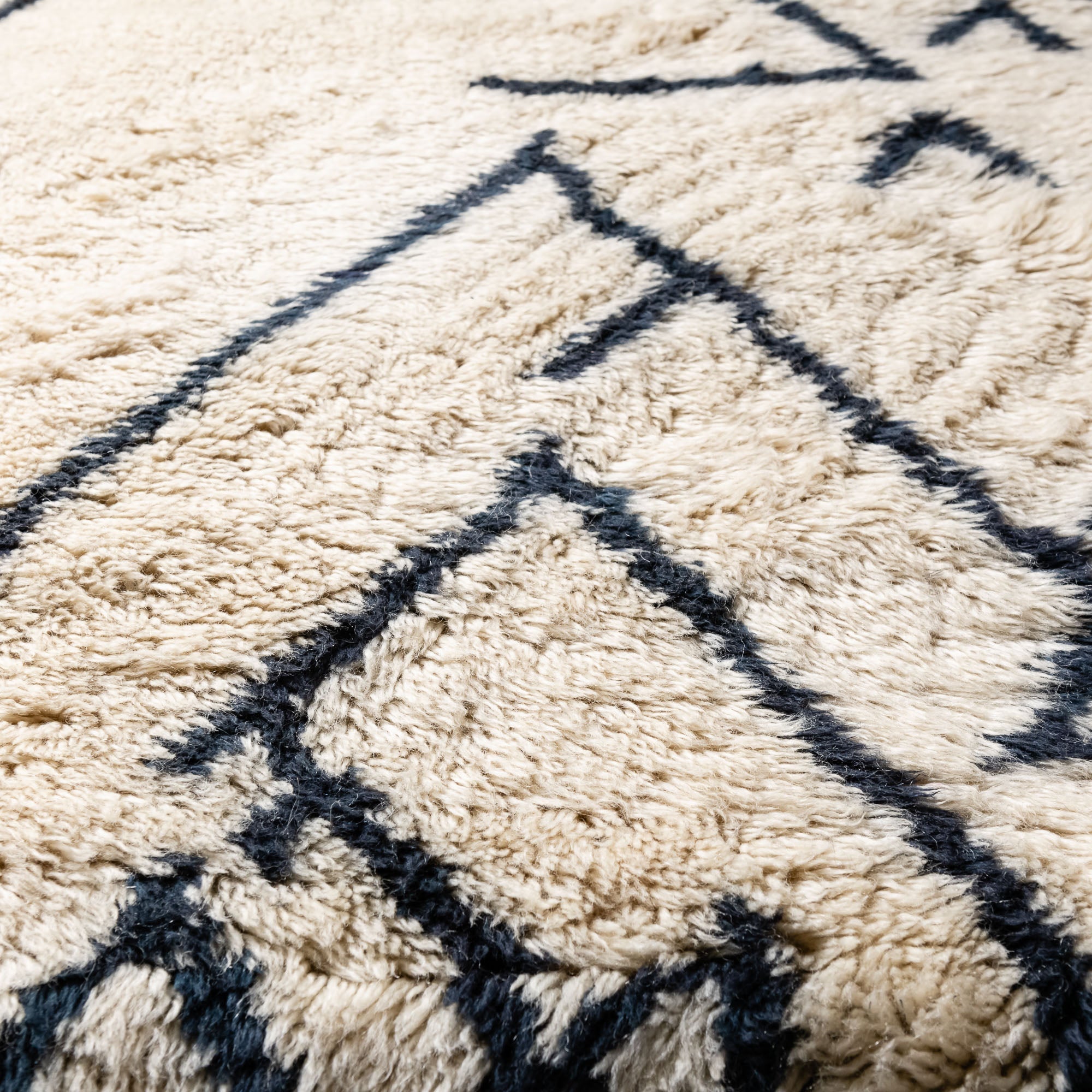 Atlas Mountains - Luxury Shag Moroccan Rug - Benisouk