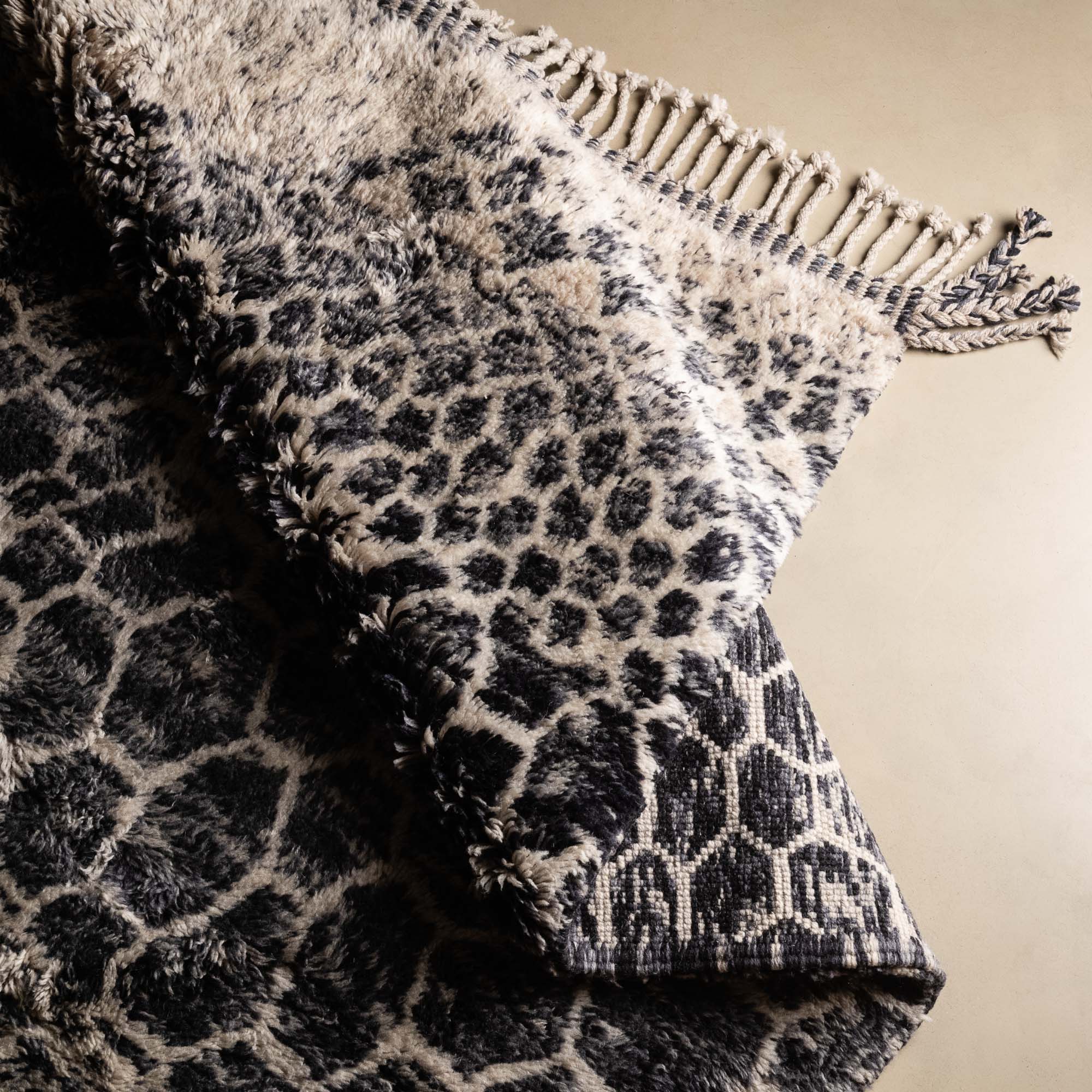 Black Mamba - Luxury Shag Moroccan Rug - Benisouk