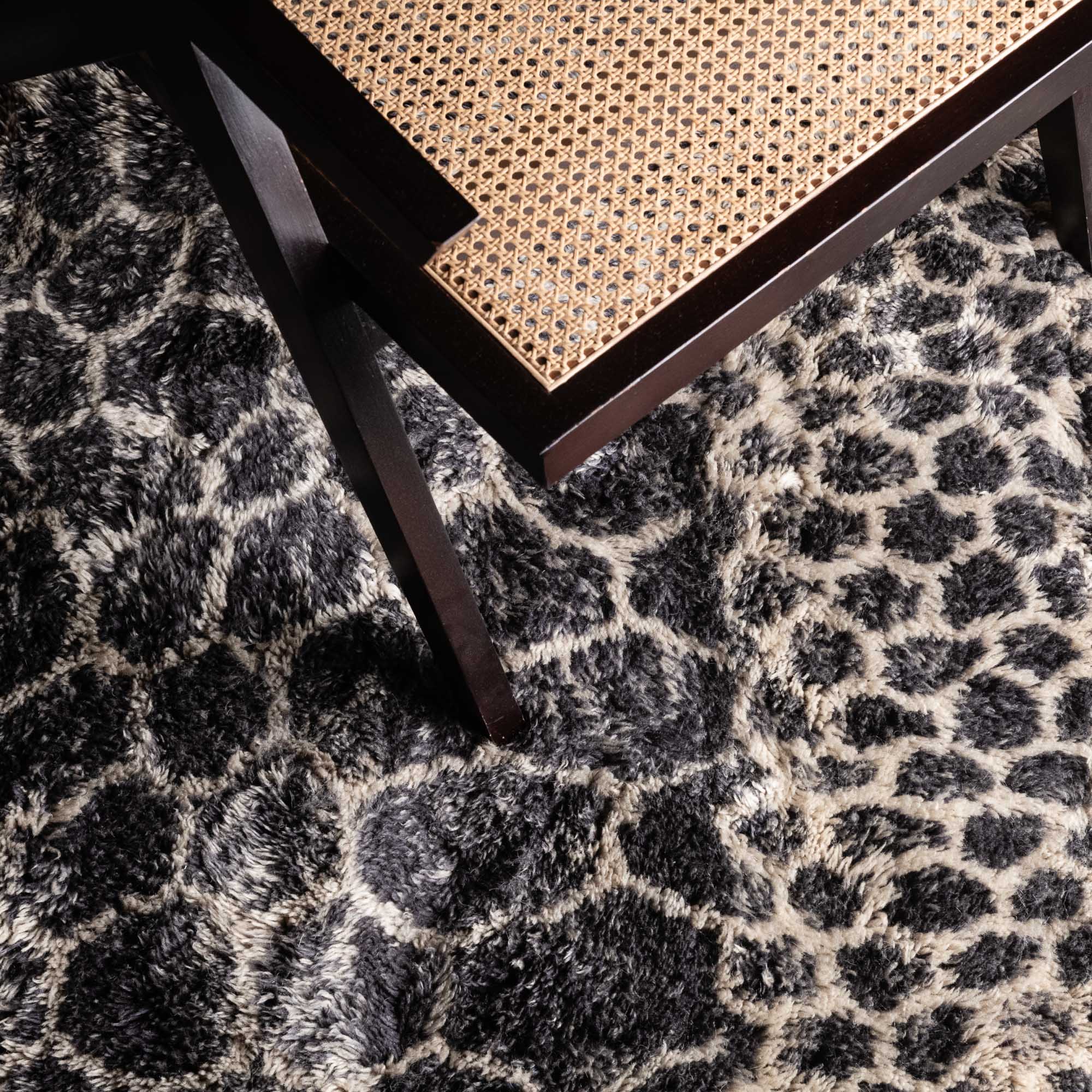 Black Mamba - Luxury Shag Moroccan Rug - Benisouk