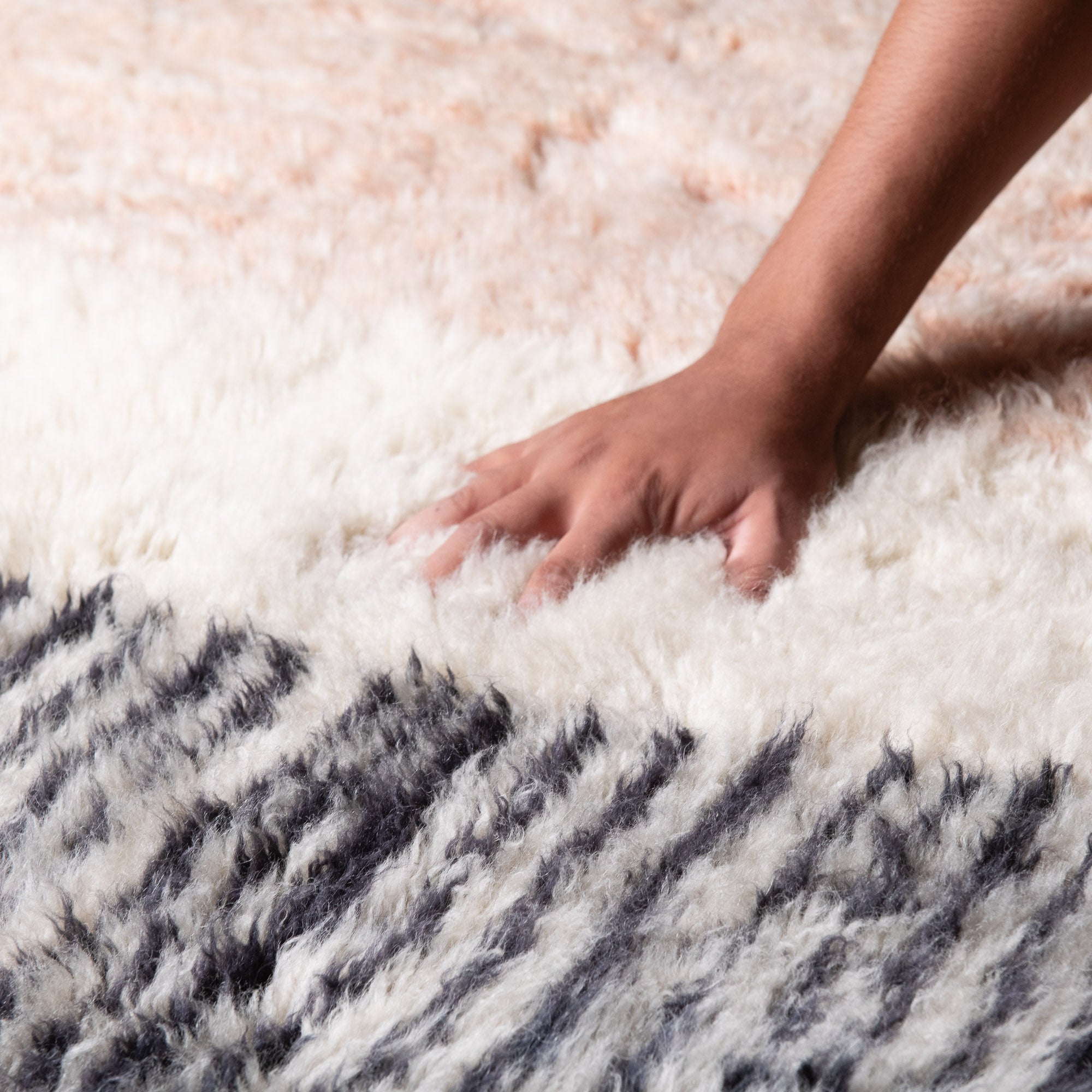 Blush Divide - Luxury Shag Moroccan Rug - Benisouk