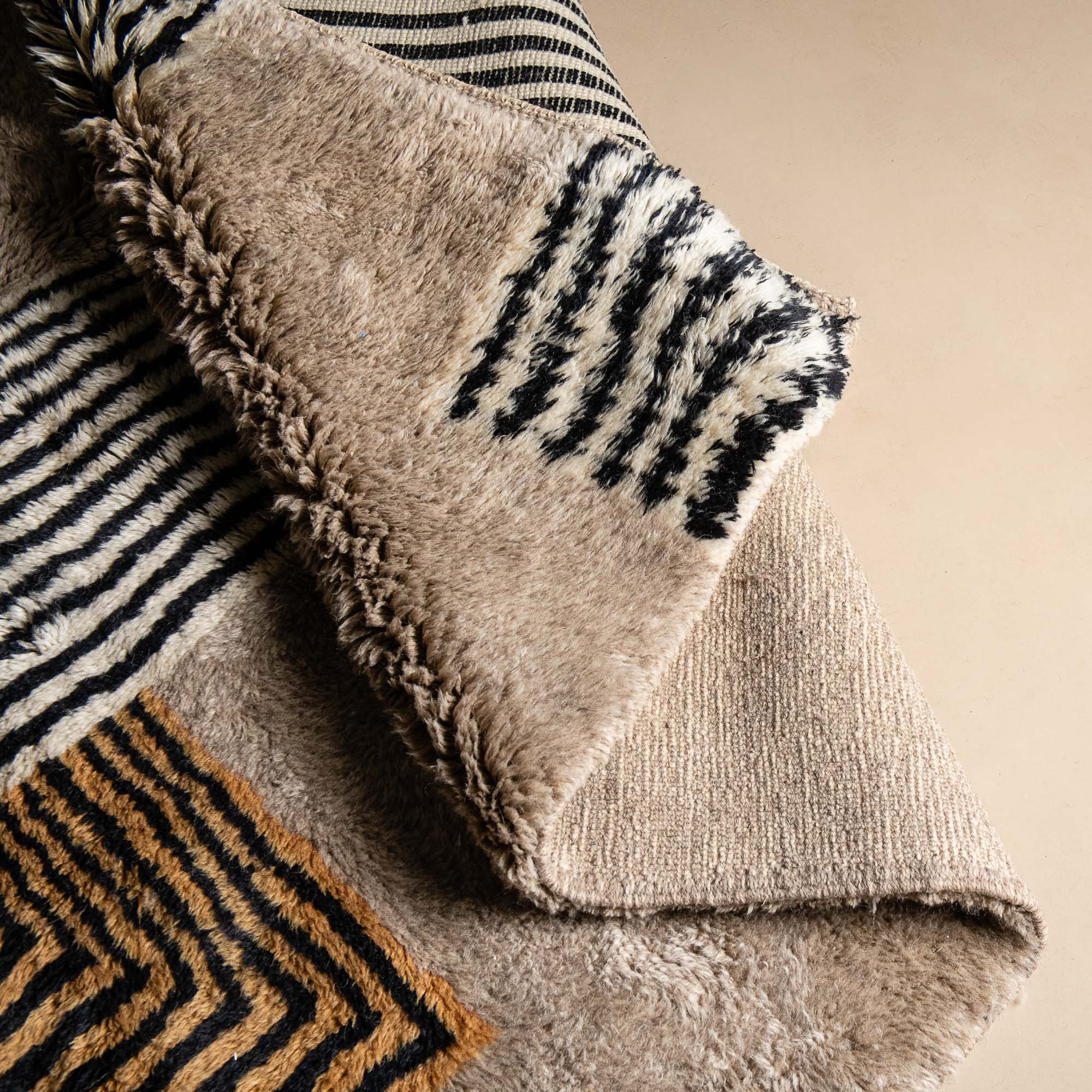 Crossing Lines - Luxury Shag Moroccan Rug - Benisouk