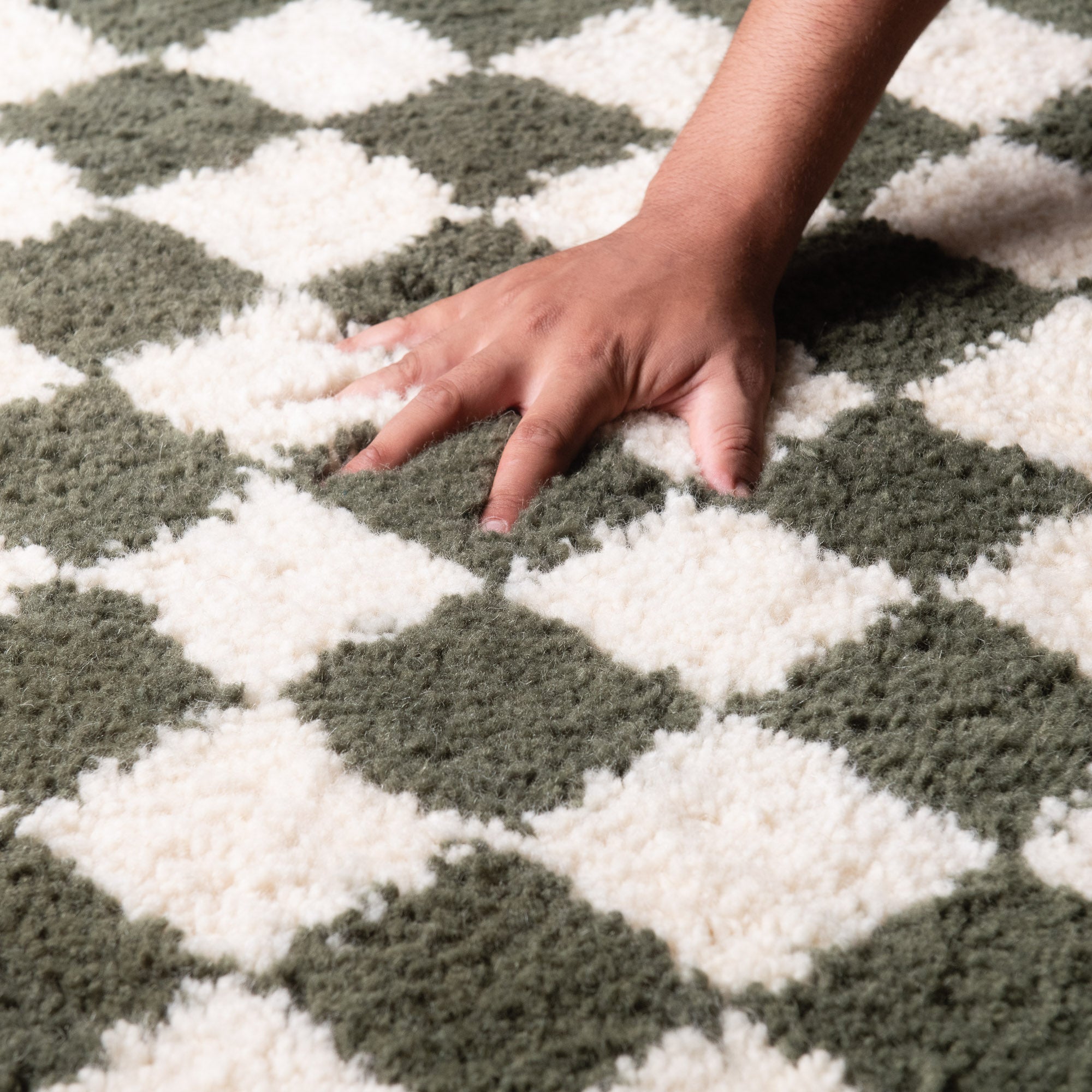 Dama Soldier Green Round - Shag Moroccan rug - Benisouk