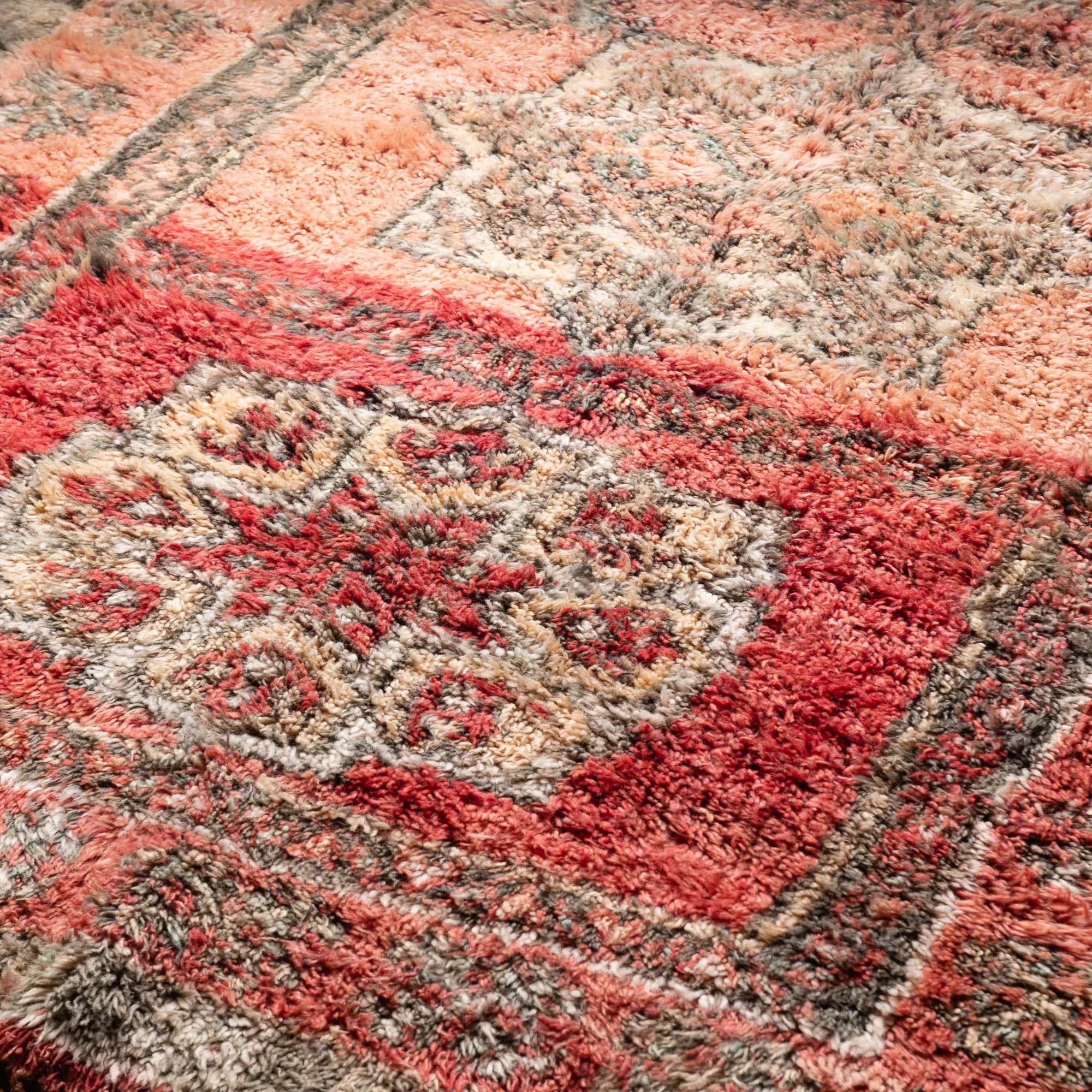 Ehan - vintage boujad rug - Benisouk