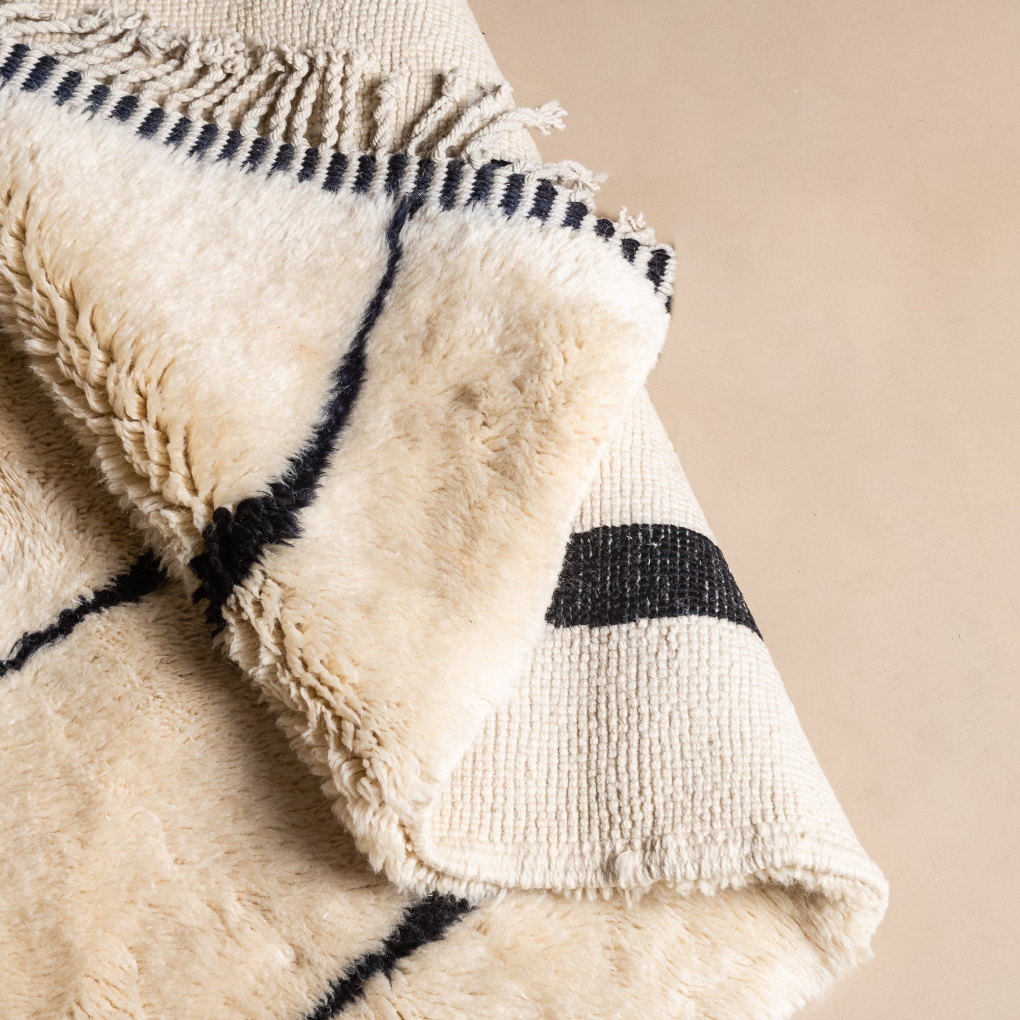 Elegant Rhythm - Luxury Shag Moroccan Rug - Benisouk