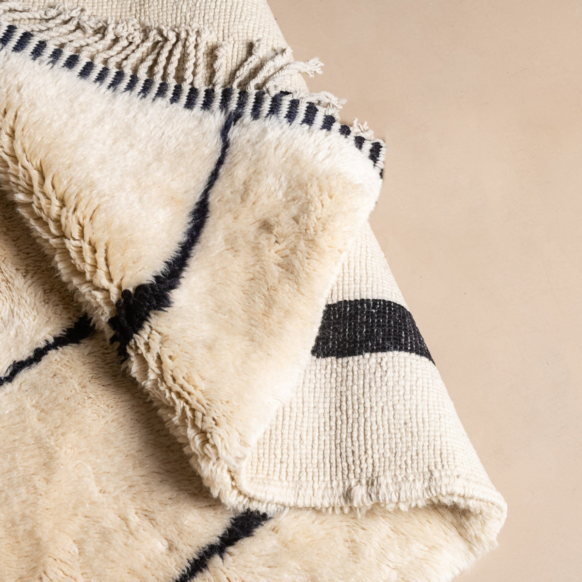 Elegant Rhythm - Luxury Shag Moroccan Rug - Benisouk