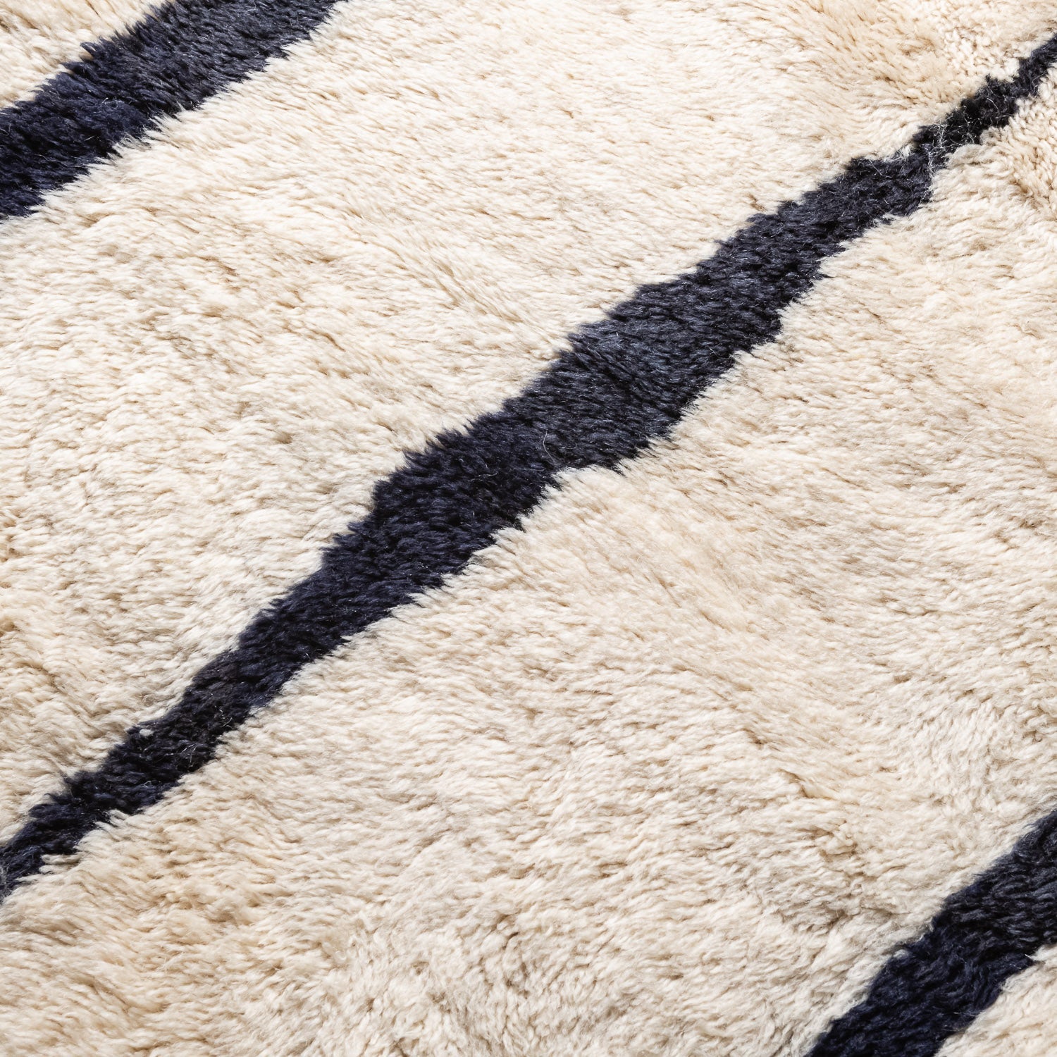 Elegant Rhythm - Luxury Shag Moroccan Rug - Benisouk