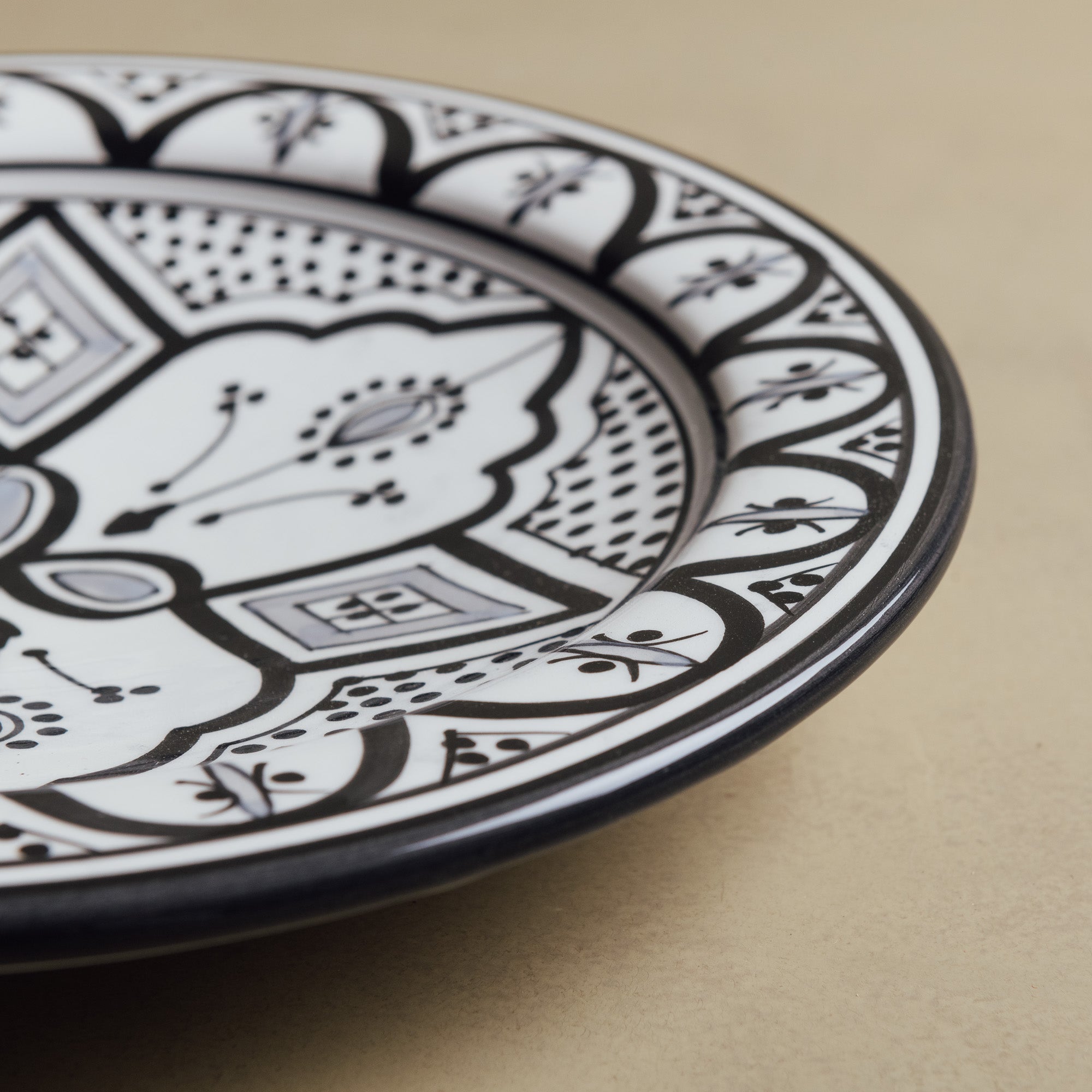 Fez Dinner Plate Black Grey - Moroccan Dinnerware - Benisouk