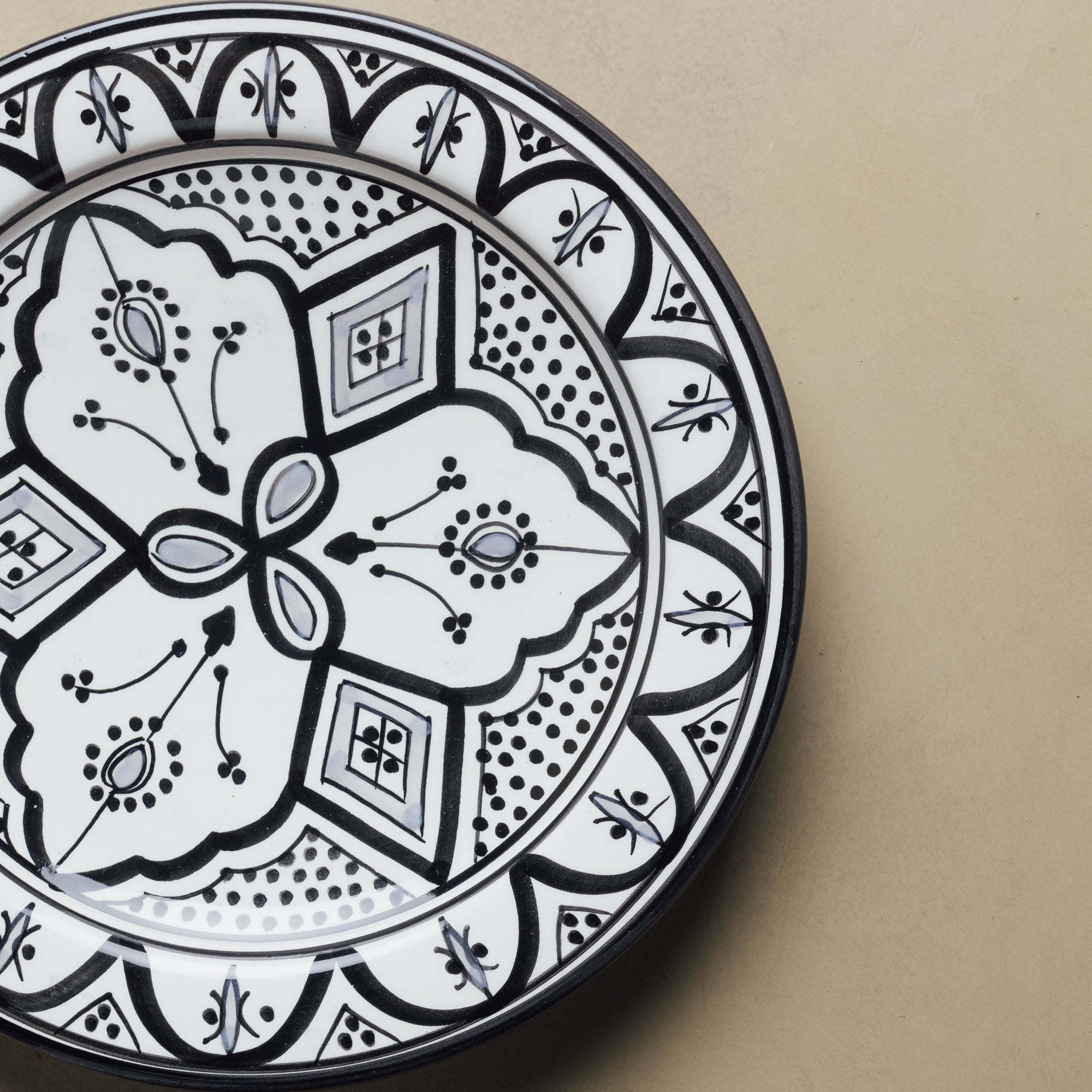 Fez Dinner Plate Black Grey - Moroccan Dinnerware - Benisouk