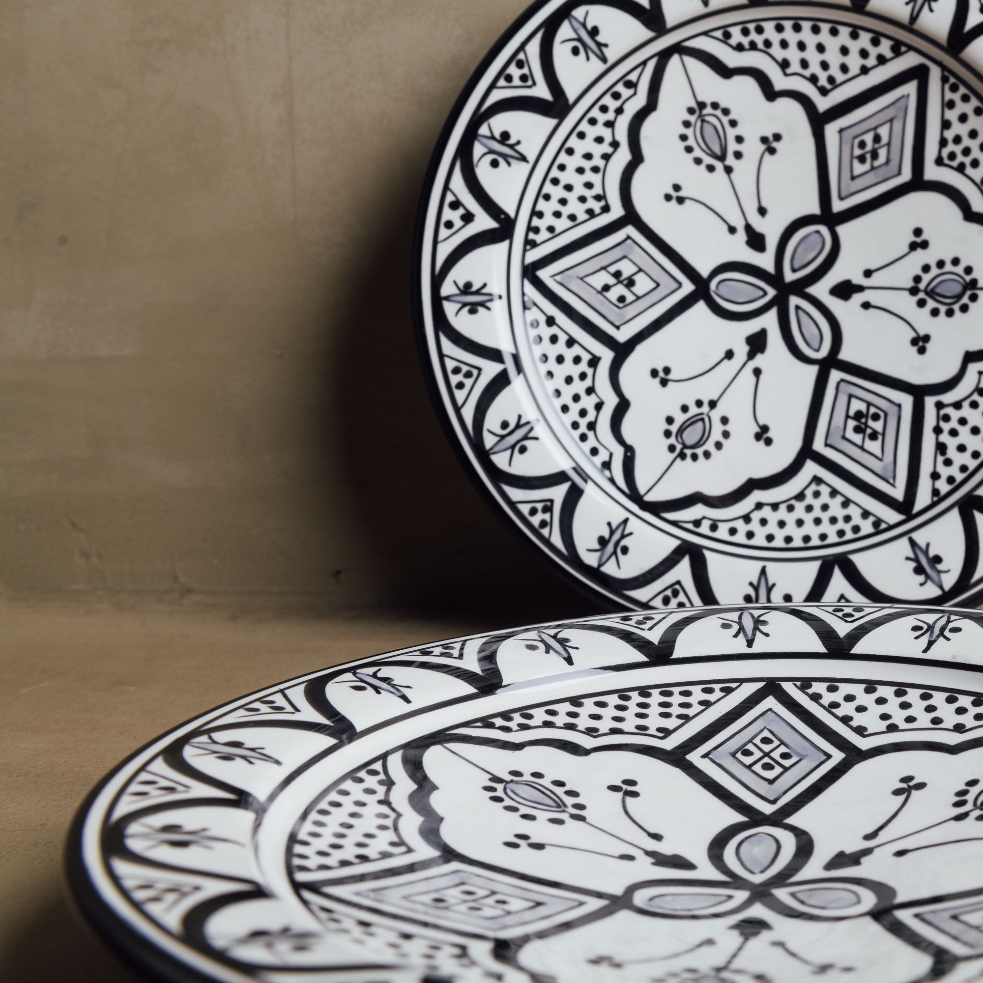 Fez Dinner Plate Black Grey - Moroccan Dinnerware - Benisouk