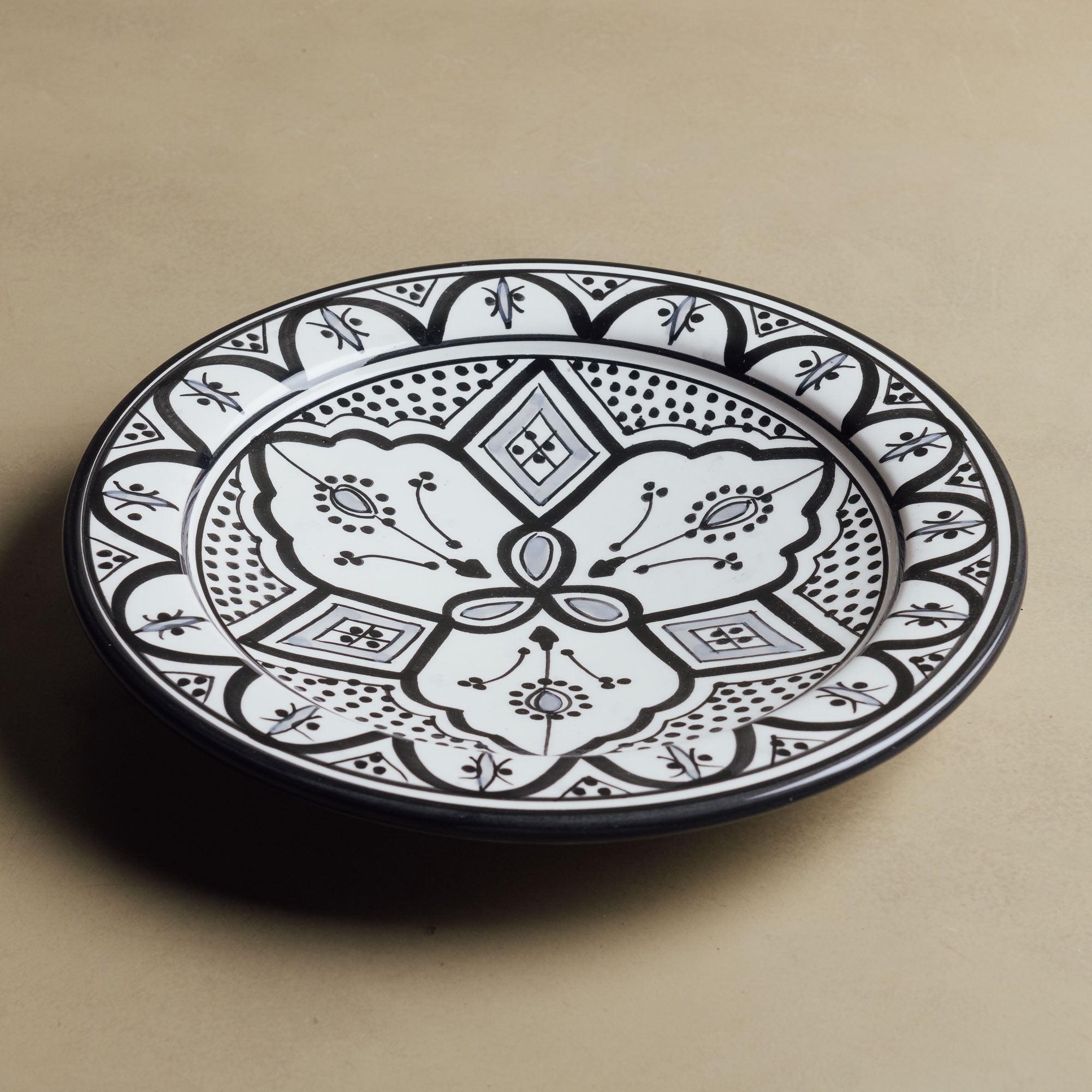 Fez Dinner Plate Black Grey - Moroccan Dinnerware - Benisouk