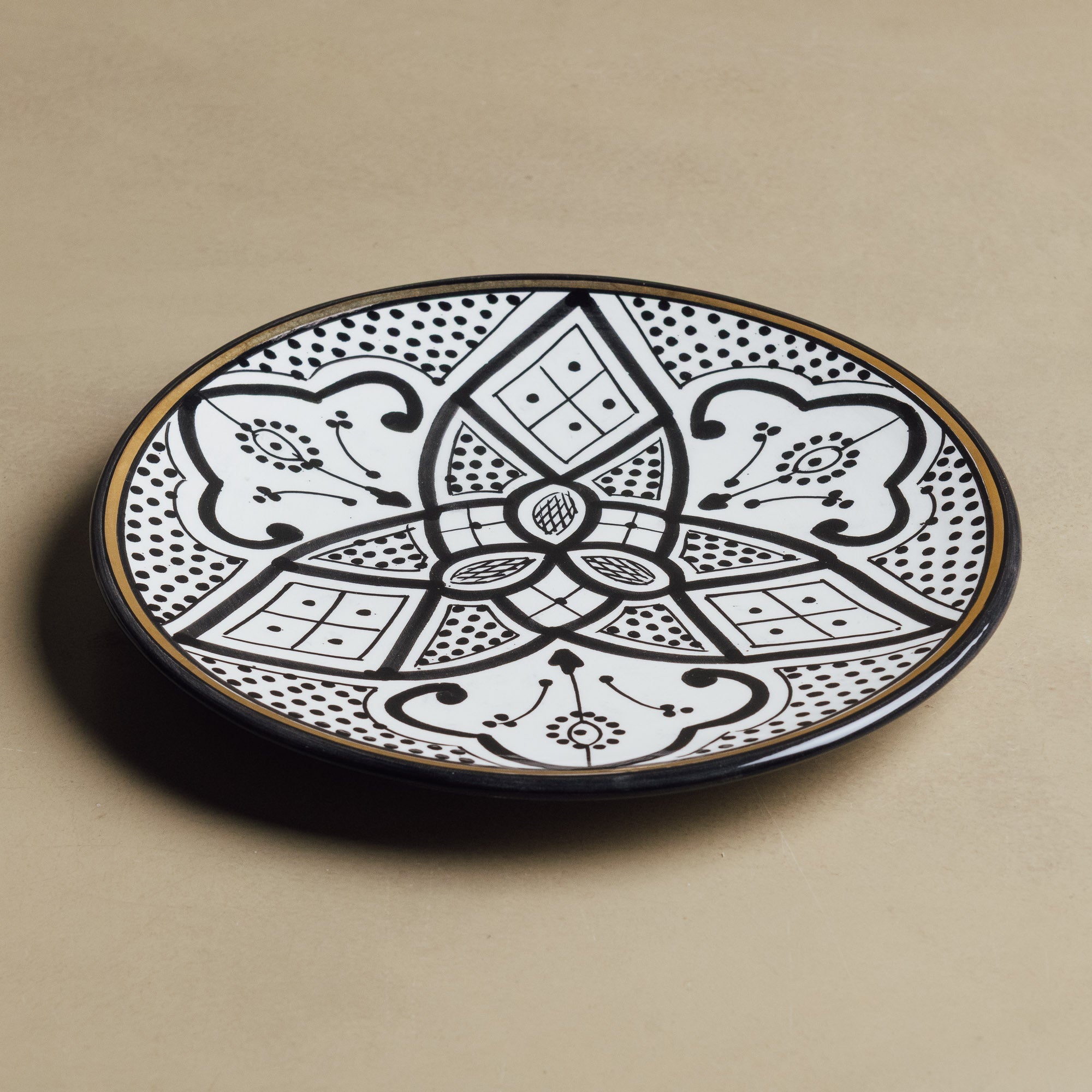 Fez Dinner Plate Black - Moroccan Dinnerware Adorned with 12 Carat Gold Accents - Benisouk