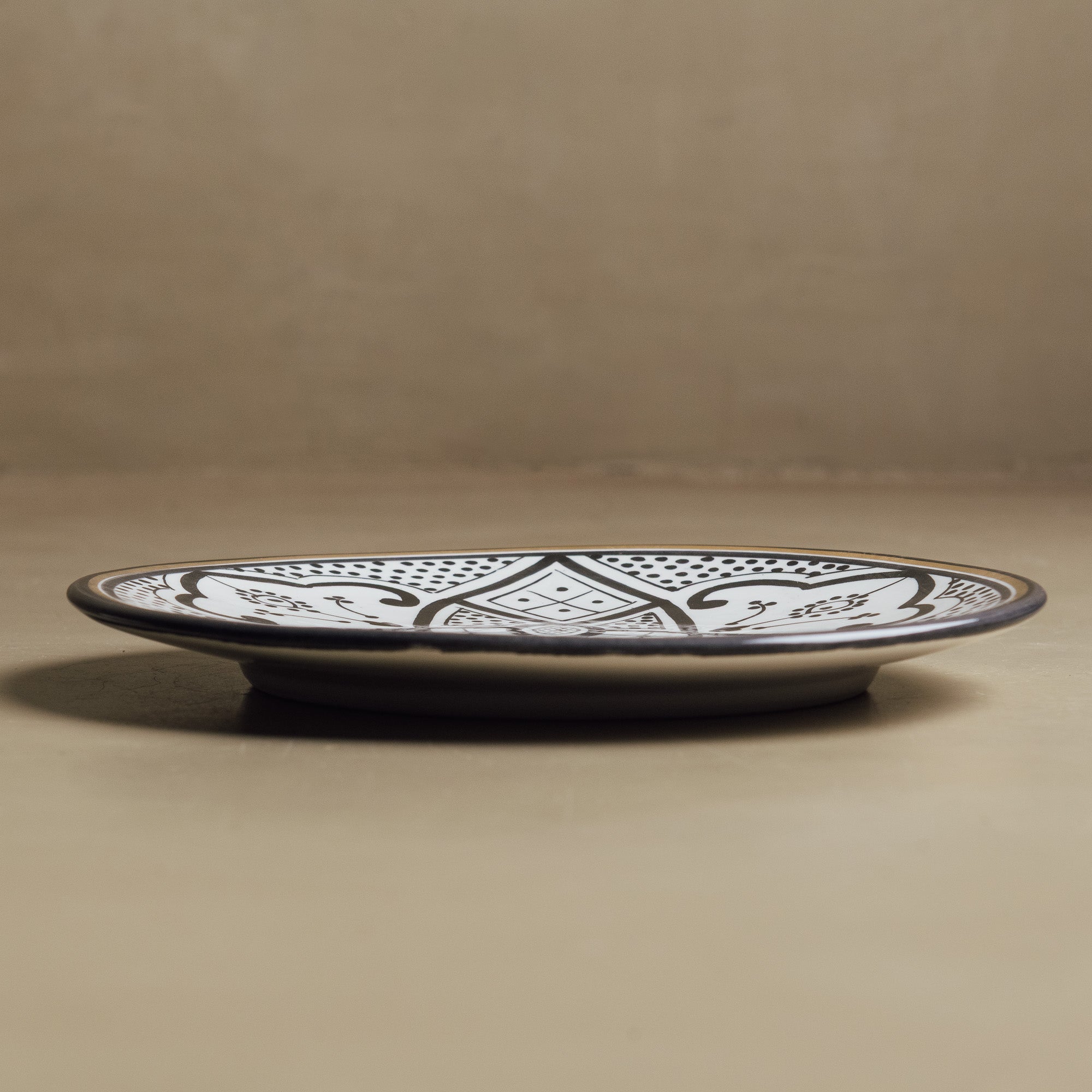 Fez Dinner Plate Black - Moroccan Dinnerware Adorned with 12 Carat Gold Accents - Benisouk