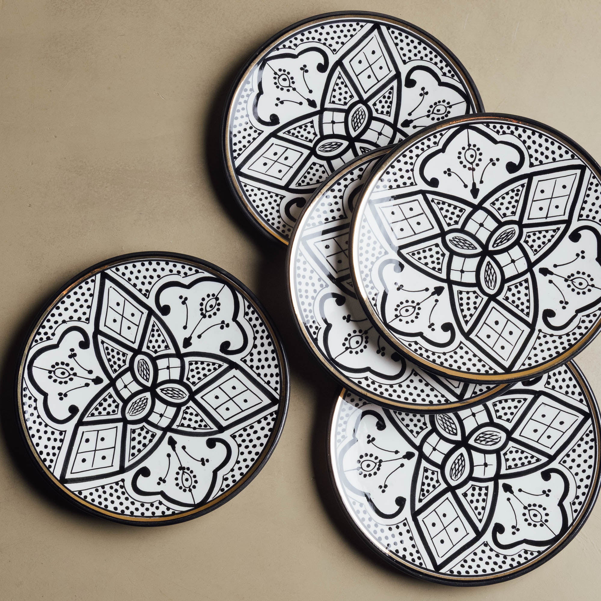 Fez Dinner Plate Black - Moroccan Dinnerware Adorned with 12 Carat Gold Accents - Benisouk