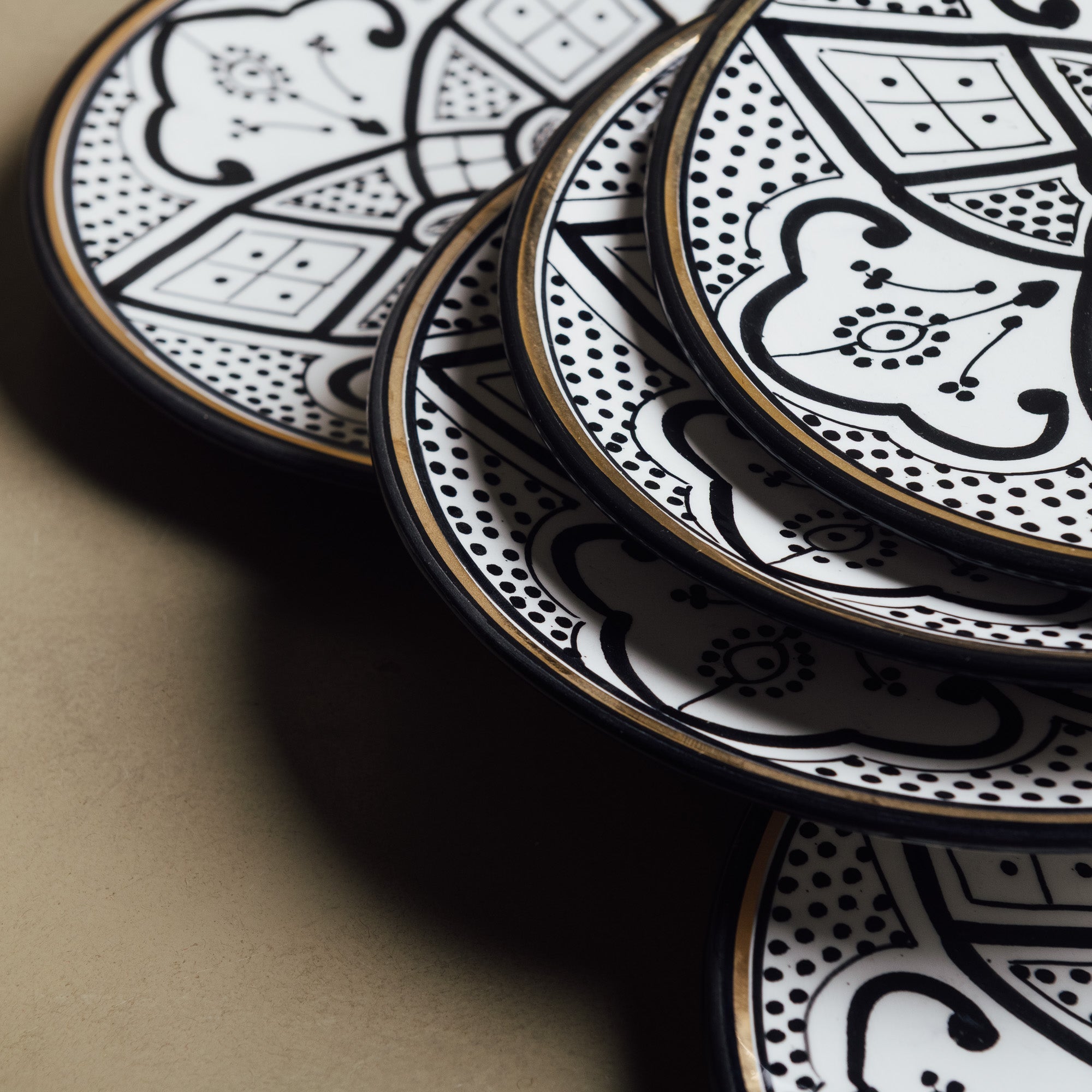 Fez Dinner Plate Black - Moroccan Dinnerware Adorned with 12 Carat Gold Accents - Benisouk