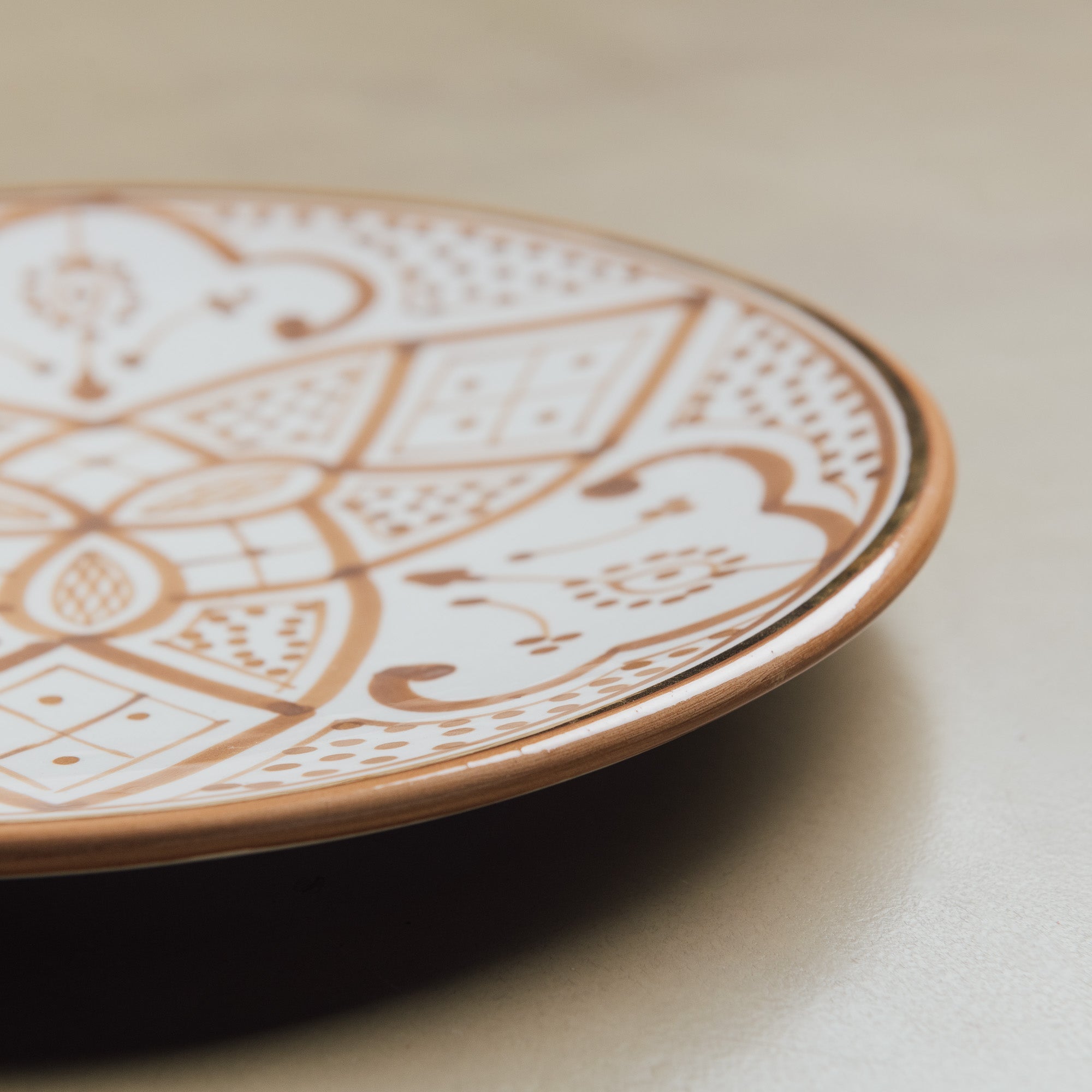 Fez Dinner Plate Sable - Moroccan Dinnerware Adorned with 12 Carat Gold Accents - Benisouk