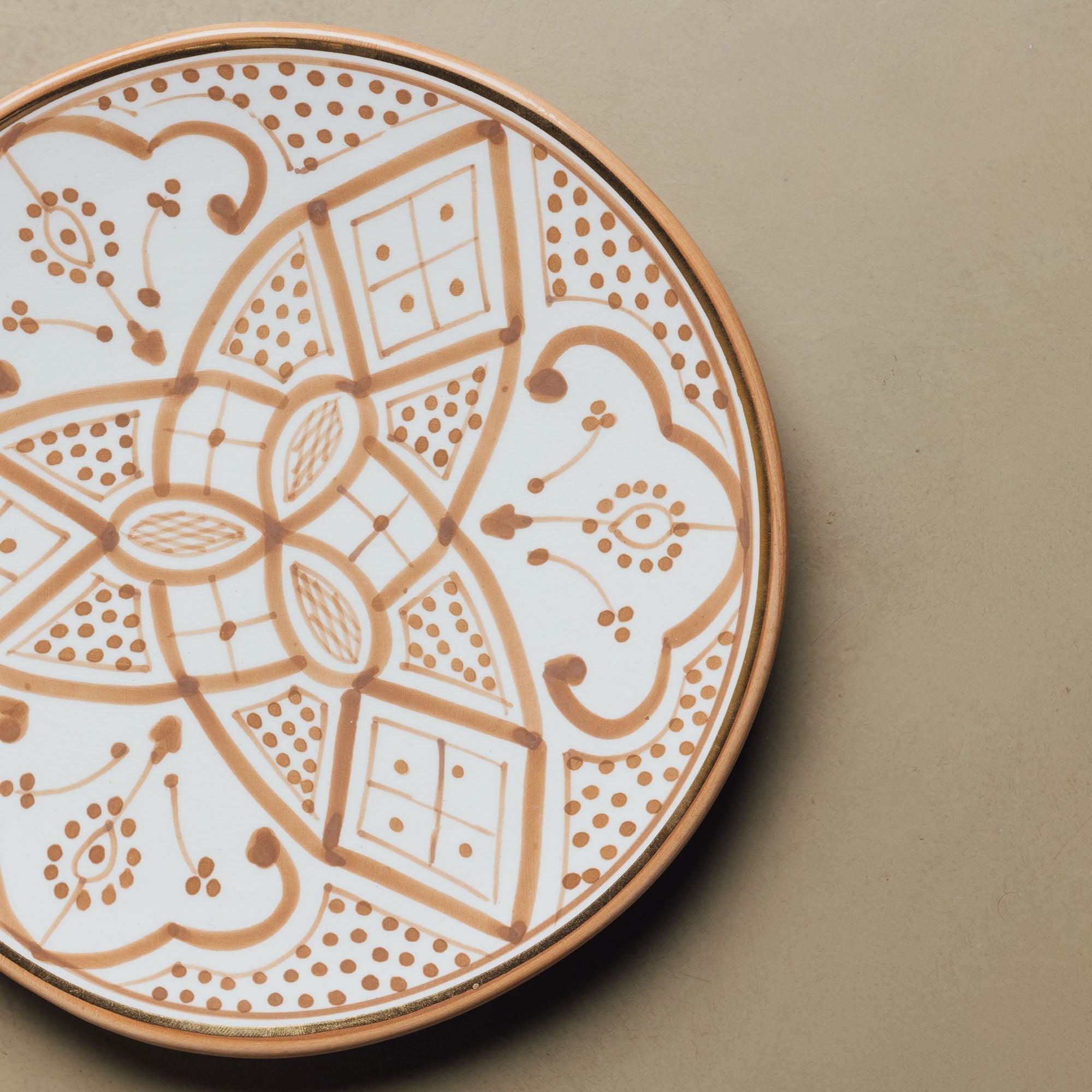 Fez Dinner Plate Sable - Moroccan Dinnerware Adorned with 12 Carat Gold Accents - Benisouk