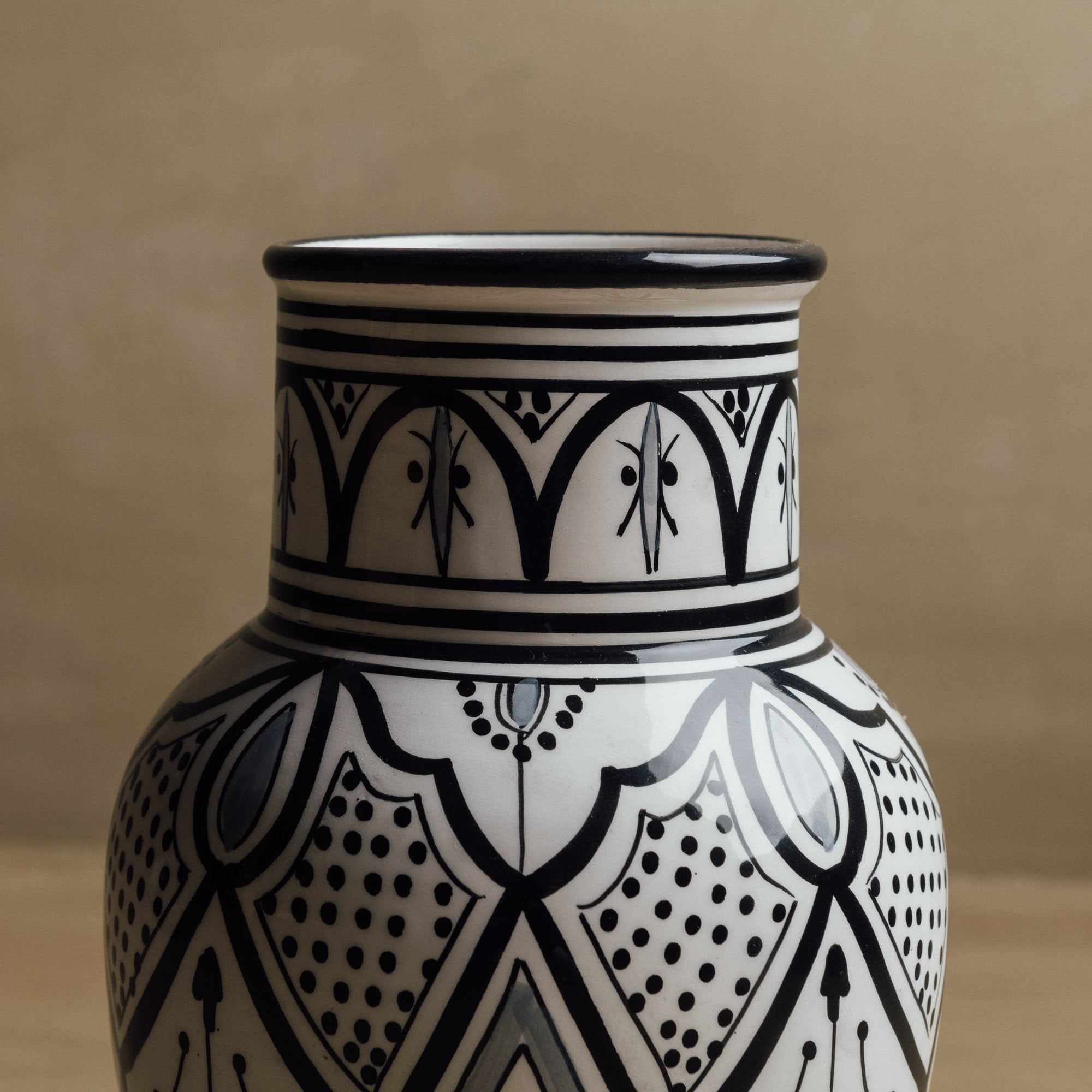 Fez Noir Vase - Handcrafted Moroccan Decor - Benisouk