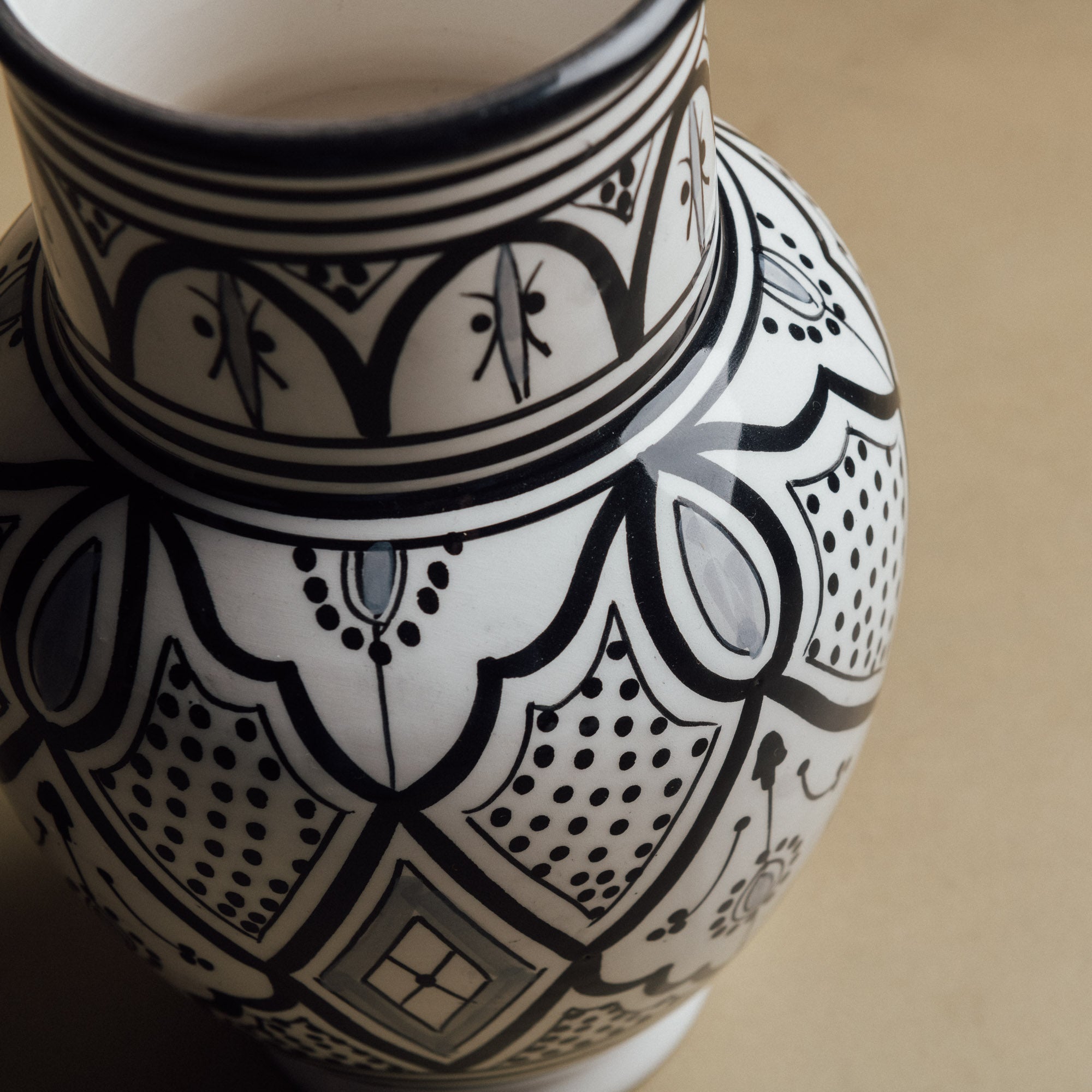 Fez Noir Vase - Handcrafted Moroccan Decor - Benisouk