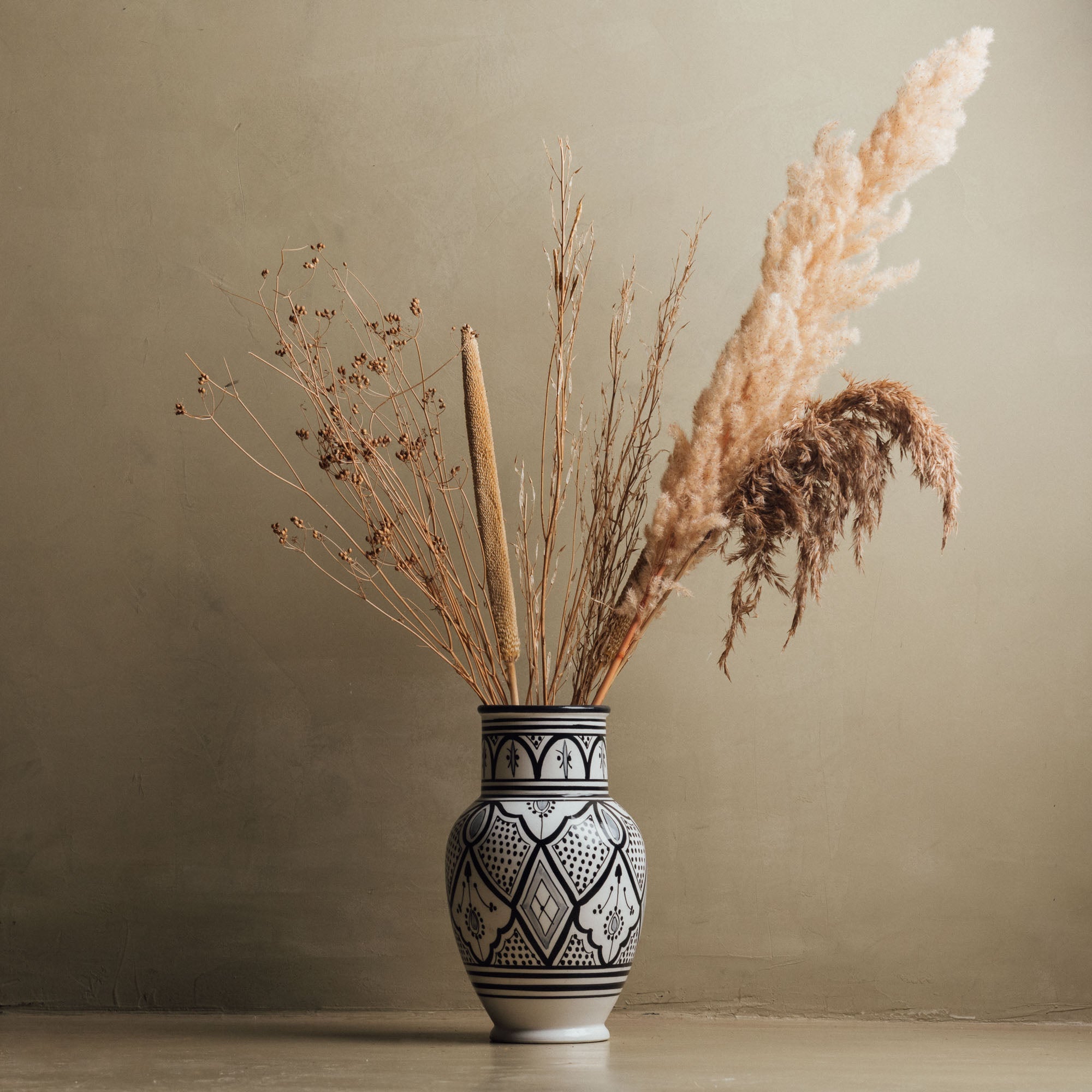 Fez Noir Vase - Handcrafted Moroccan Decor - Benisouk