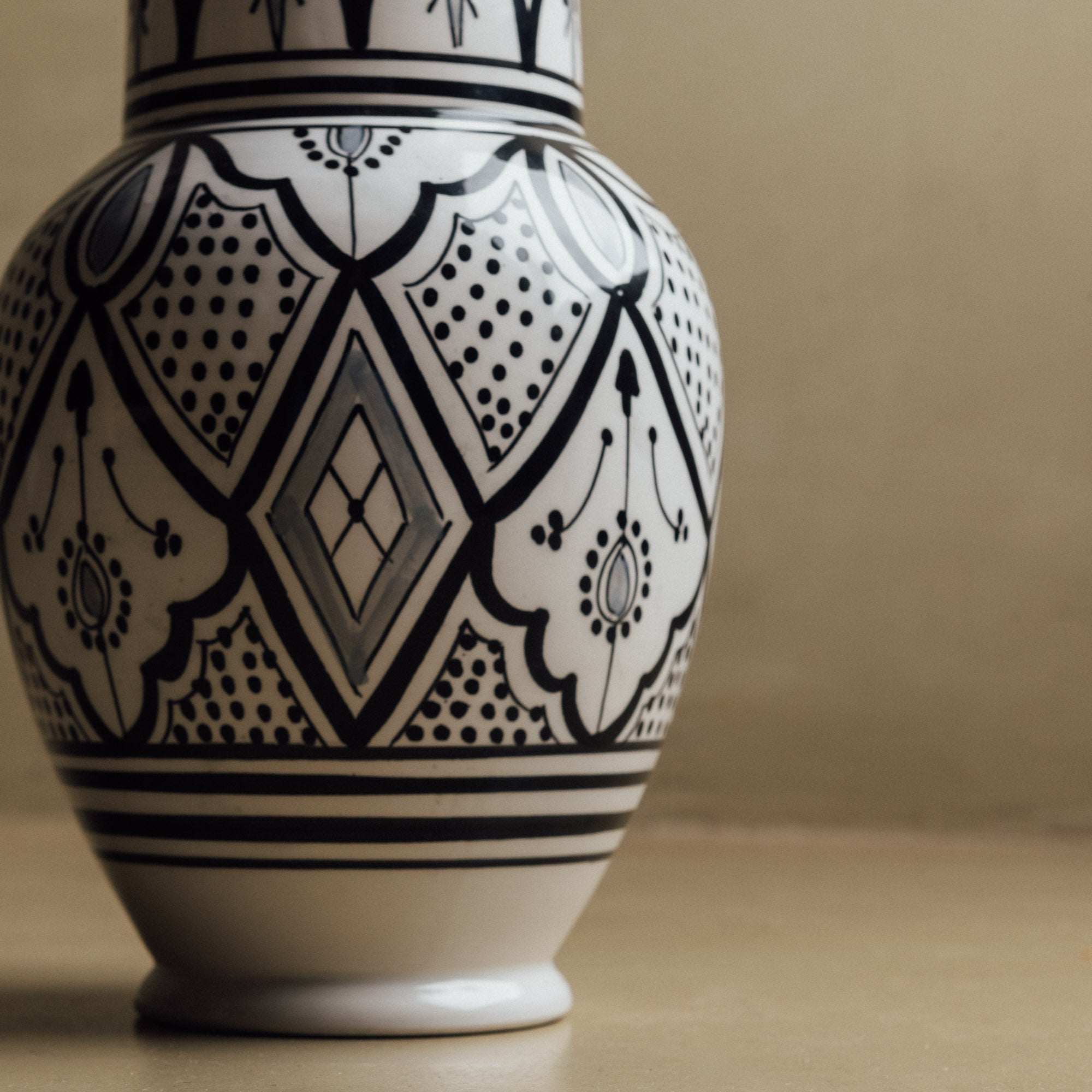 Fez Noir Vase - Handcrafted Moroccan Decor - Benisouk