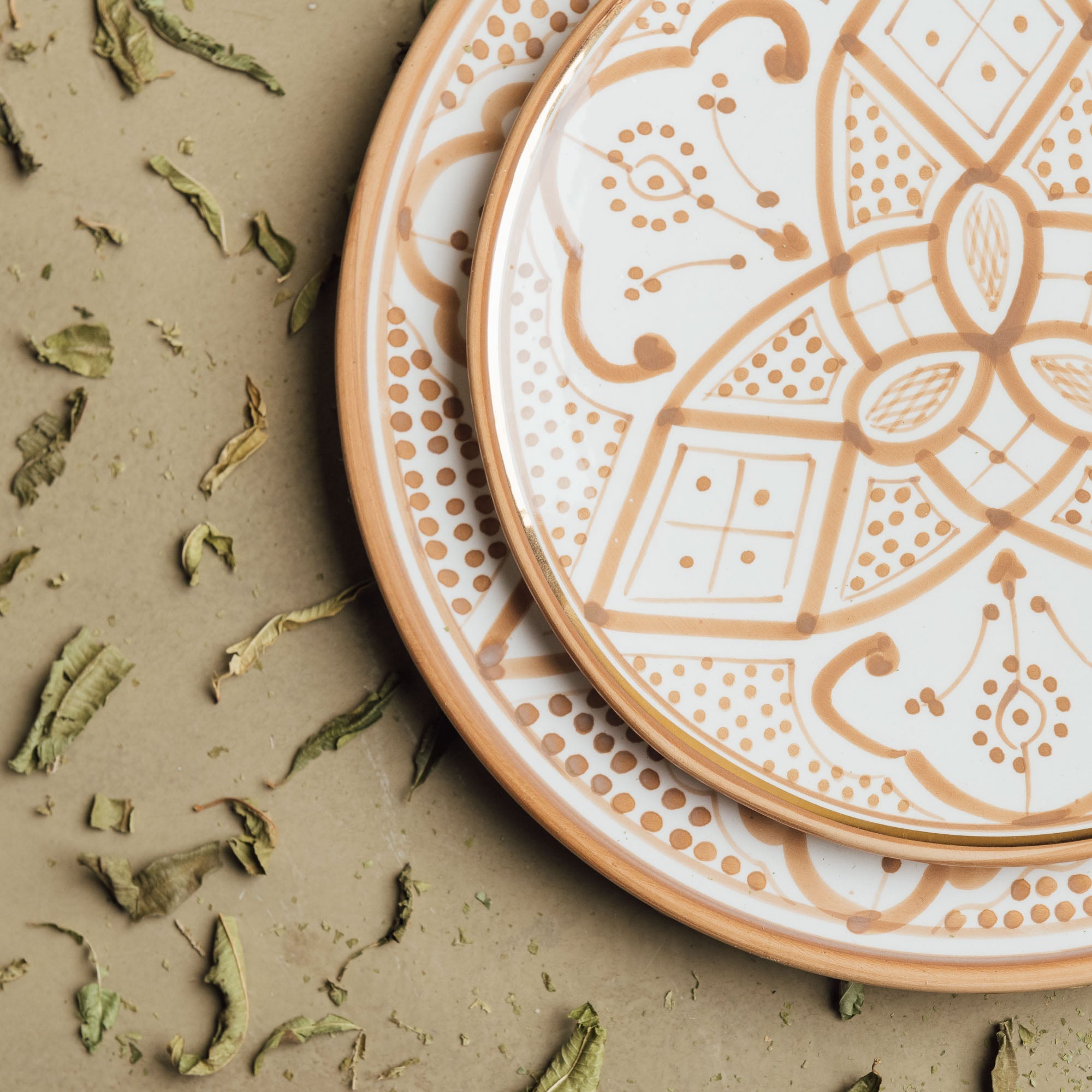 Fez Sand - Moroccan Dinnerware Set Adorned with 12 Carat Gold Accents - Benisouk