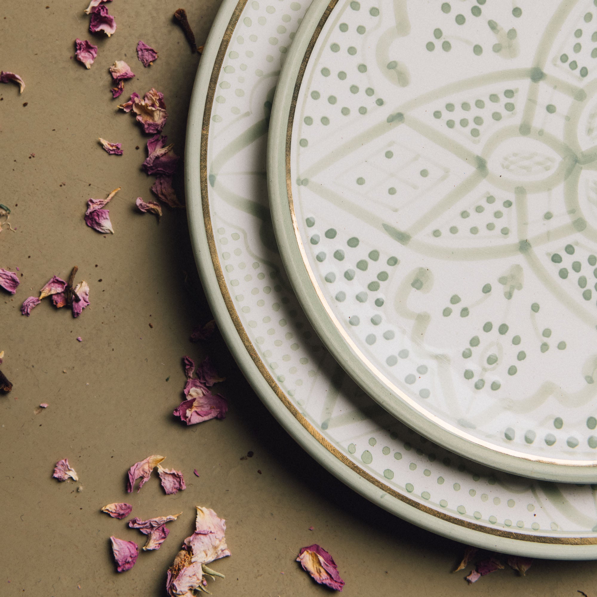 Fez Verdant Grace - Moroccan Dinnerware Set Adorned with 12 Carat Gold Accents - Benisouk
