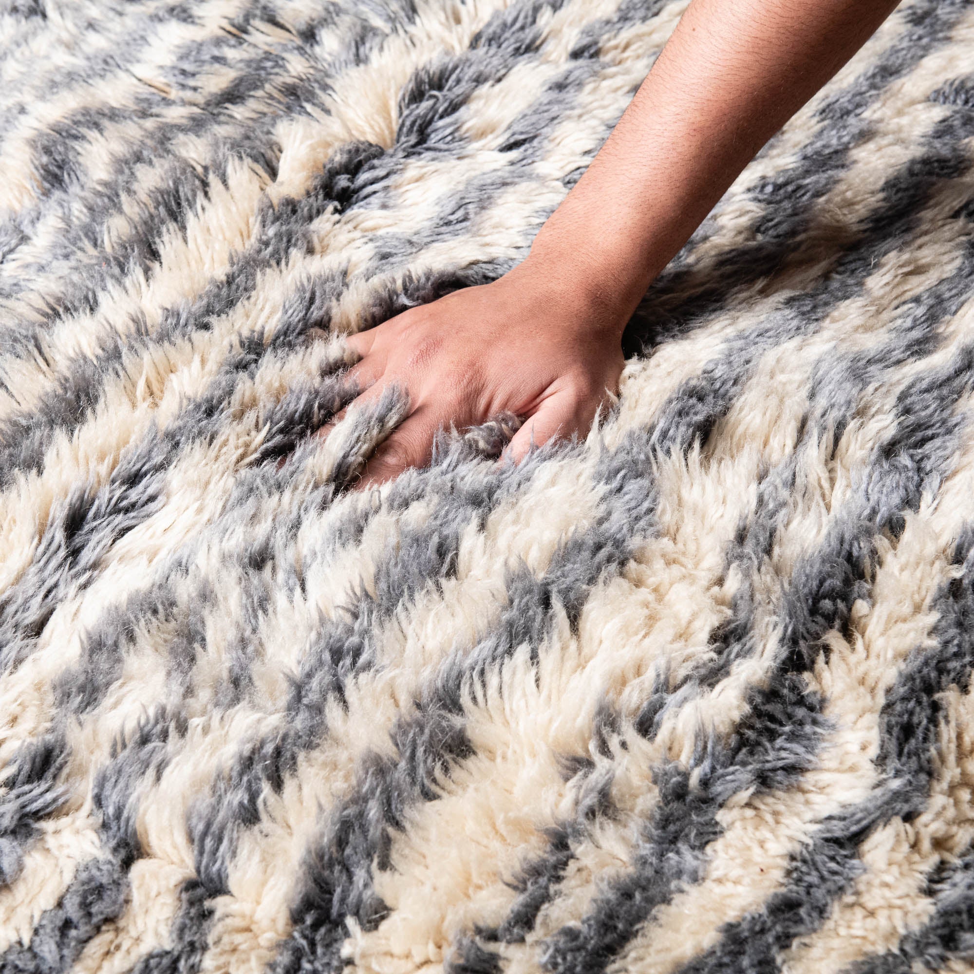 Flowing Rivers Round - Luxury Shag Moroccan Rug - Benisouk