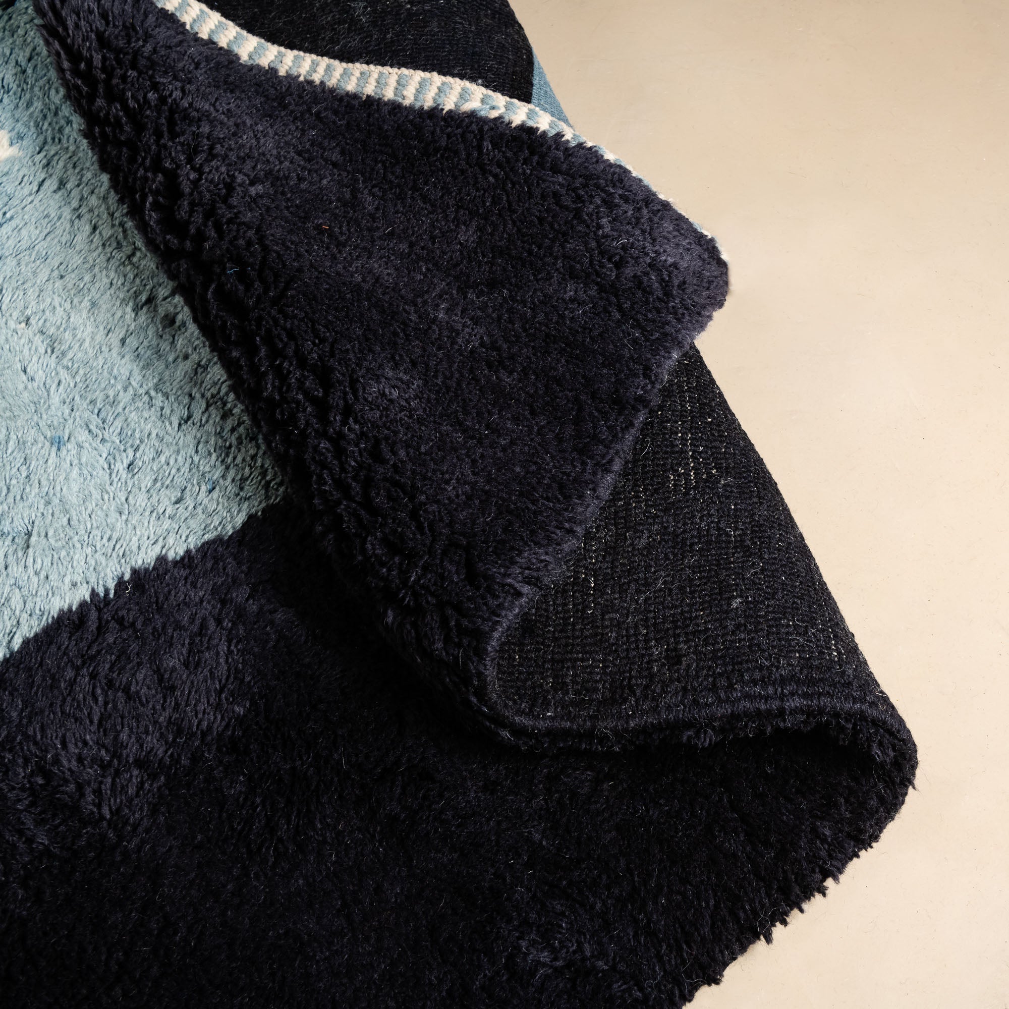 Grande Arche - Luxury Shag Moroccan Rug - Benisouk