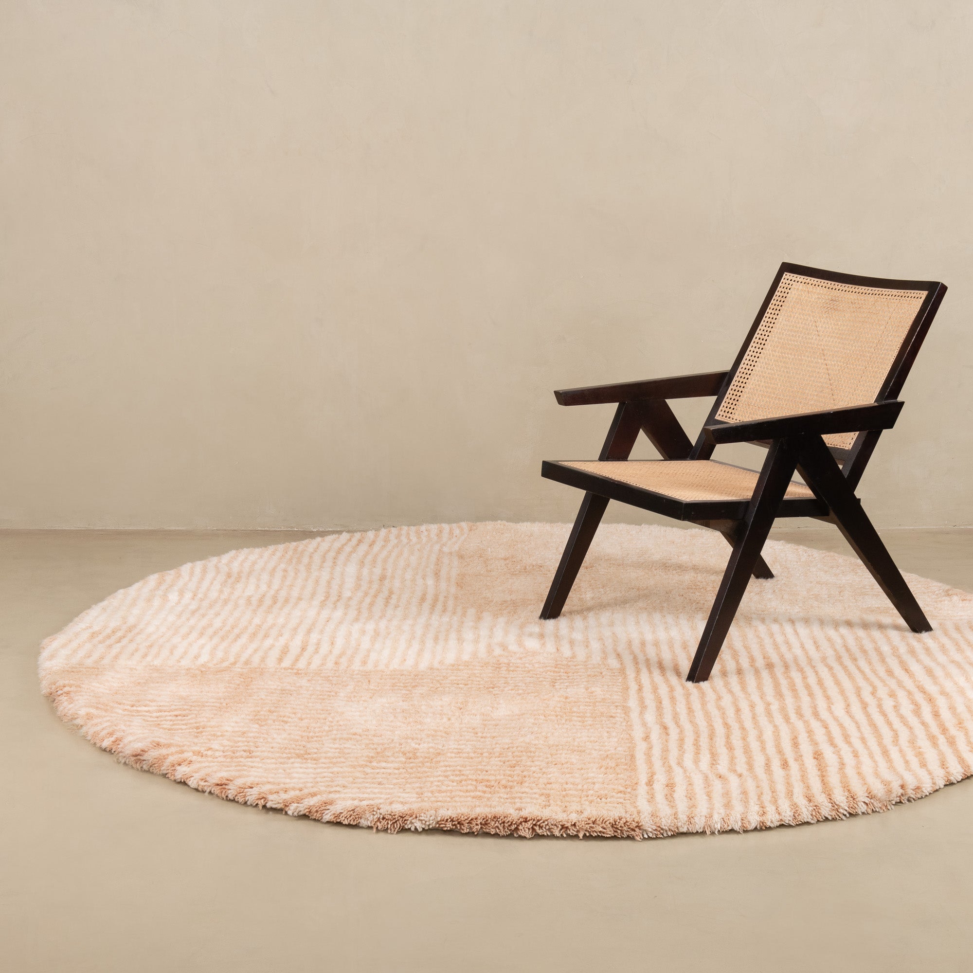 Gravity Center Round - Luxury Shag Moroccan Rug - Benisouk