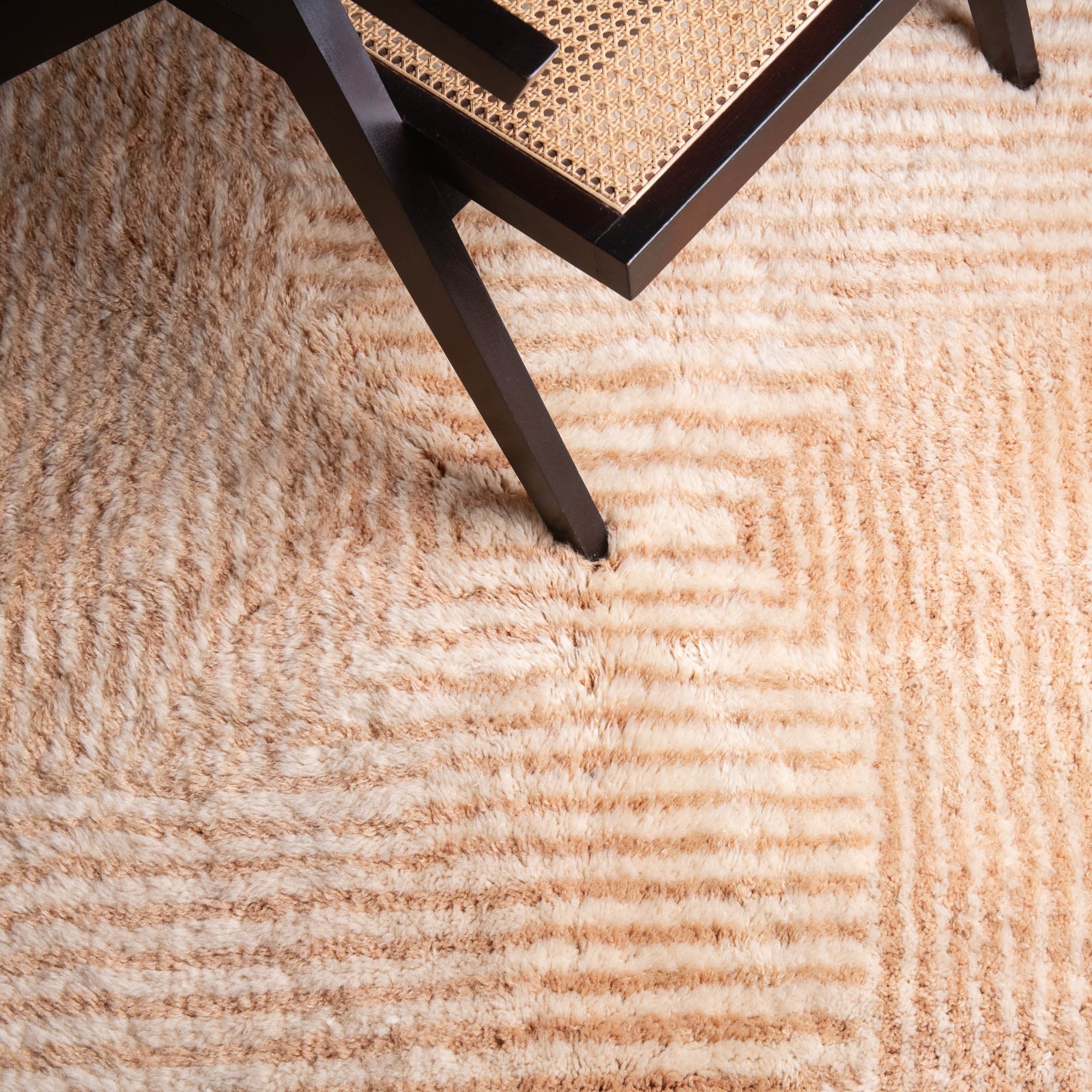 Gravity Center Round - Luxury Shag Moroccan Rug - Benisouk