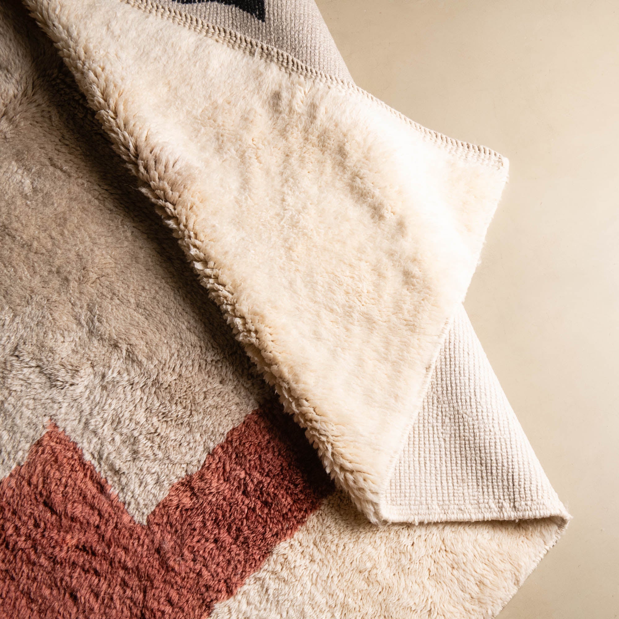 Gzoula - Luxury Shag Moroccan Rug - Benisouk