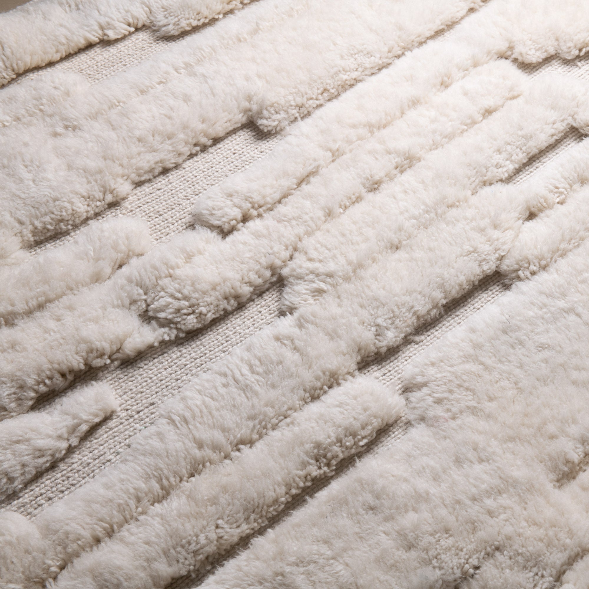 Ivory Glacier - Luxury Shag Moroccan Rug - Benisouk