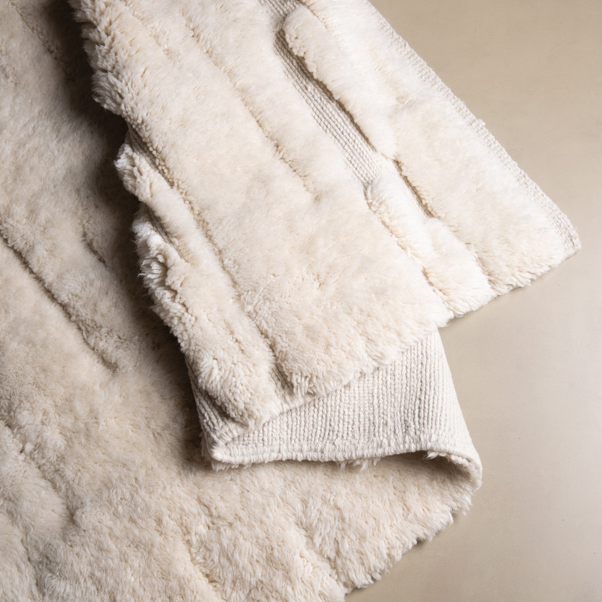 Ivory Glacier - Luxury Shag Moroccan Rug - Benisouk