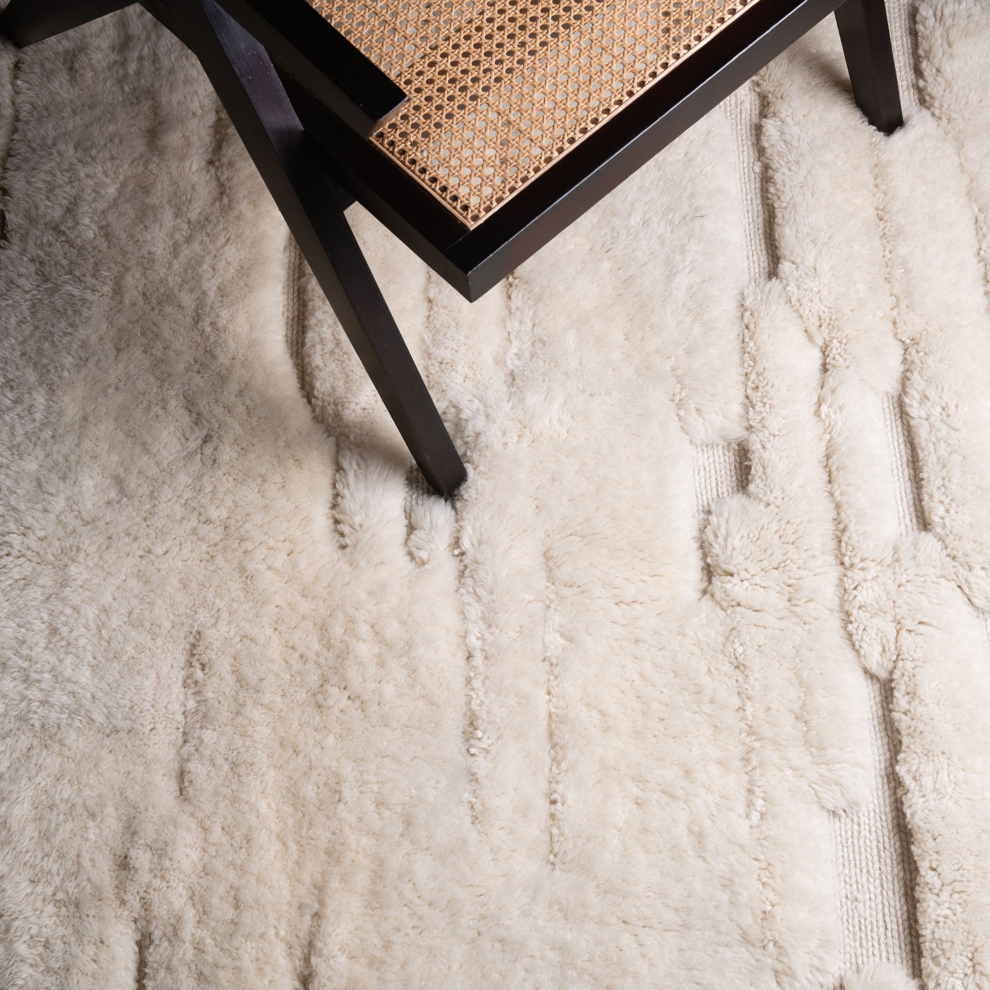 Ivory Glacier - Luxury Shag Moroccan Rug - Benisouk