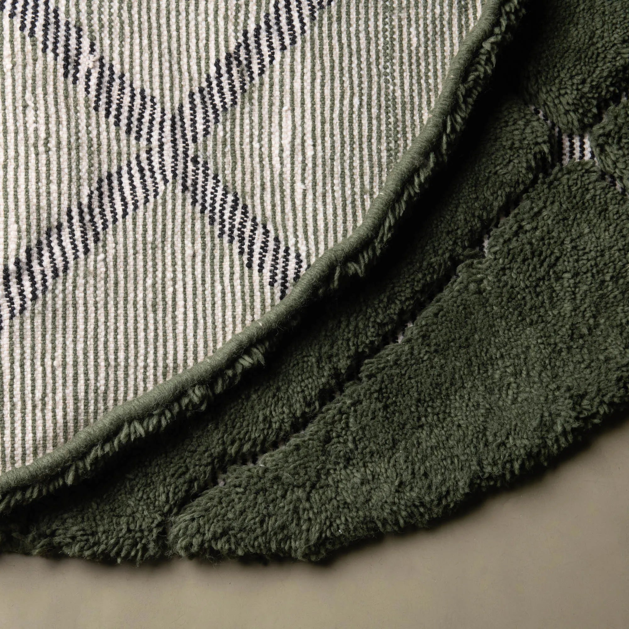 Mahafar Soldier Green Round - Shag Moroccan rug - Benisouk