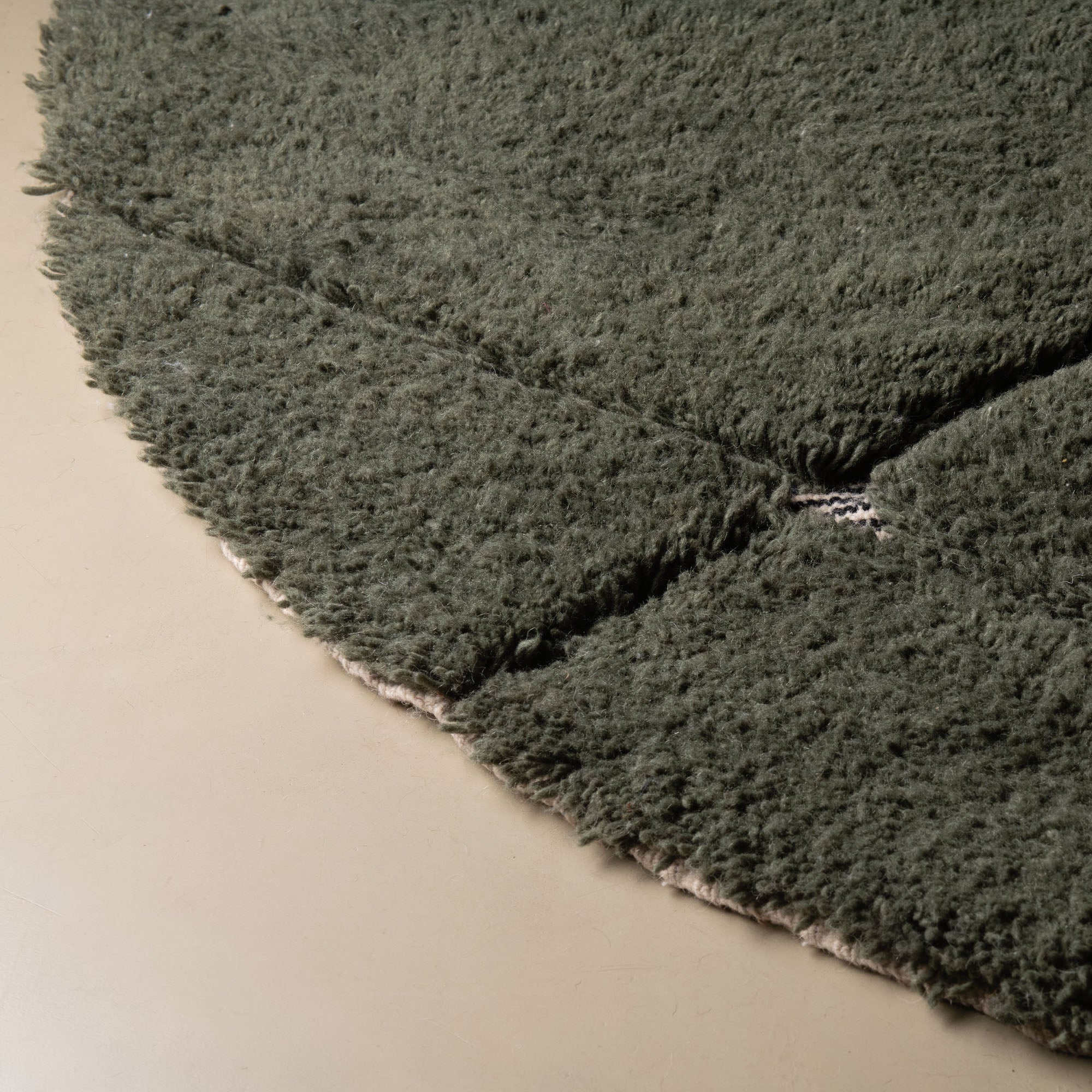 Mahafar Soldier Green Round - Shag Moroccan rug - Benisouk