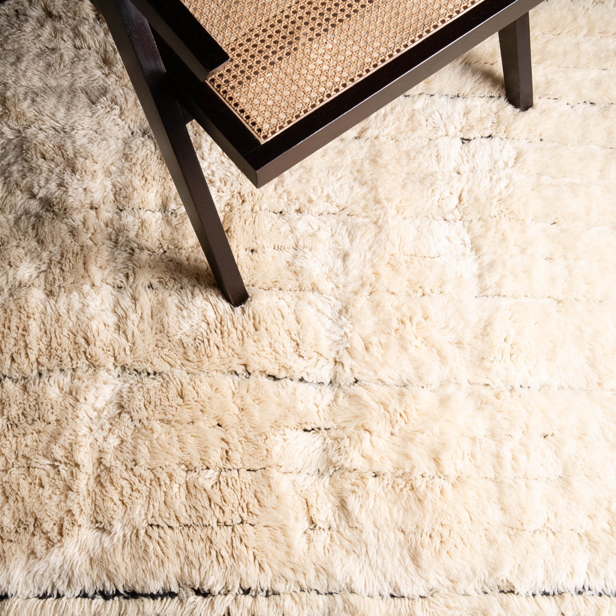 Melodic Monochrome - Luxury Shag Moroccan Rug - Benisouk