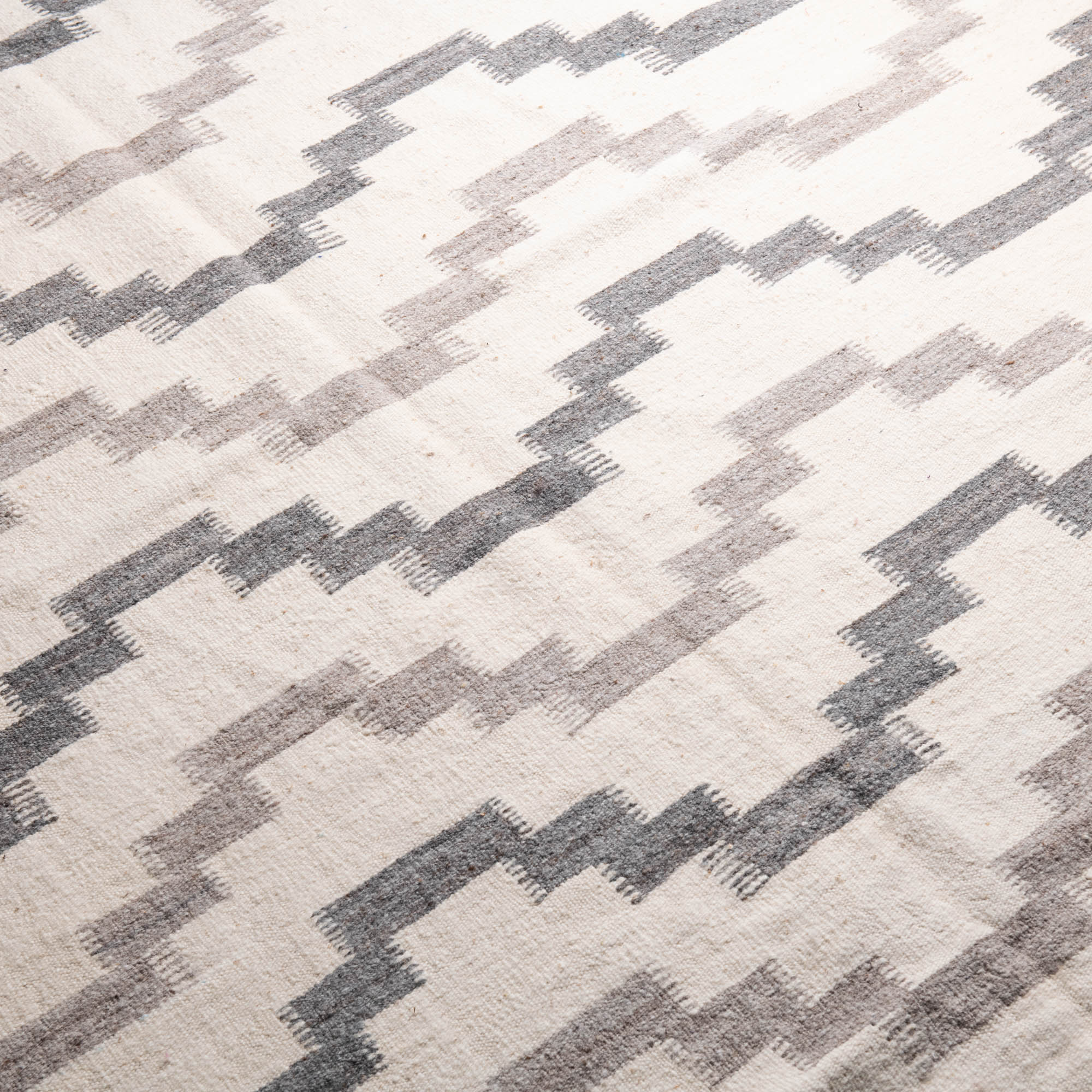 Nassima - taznakht kilim rug - Benisouk