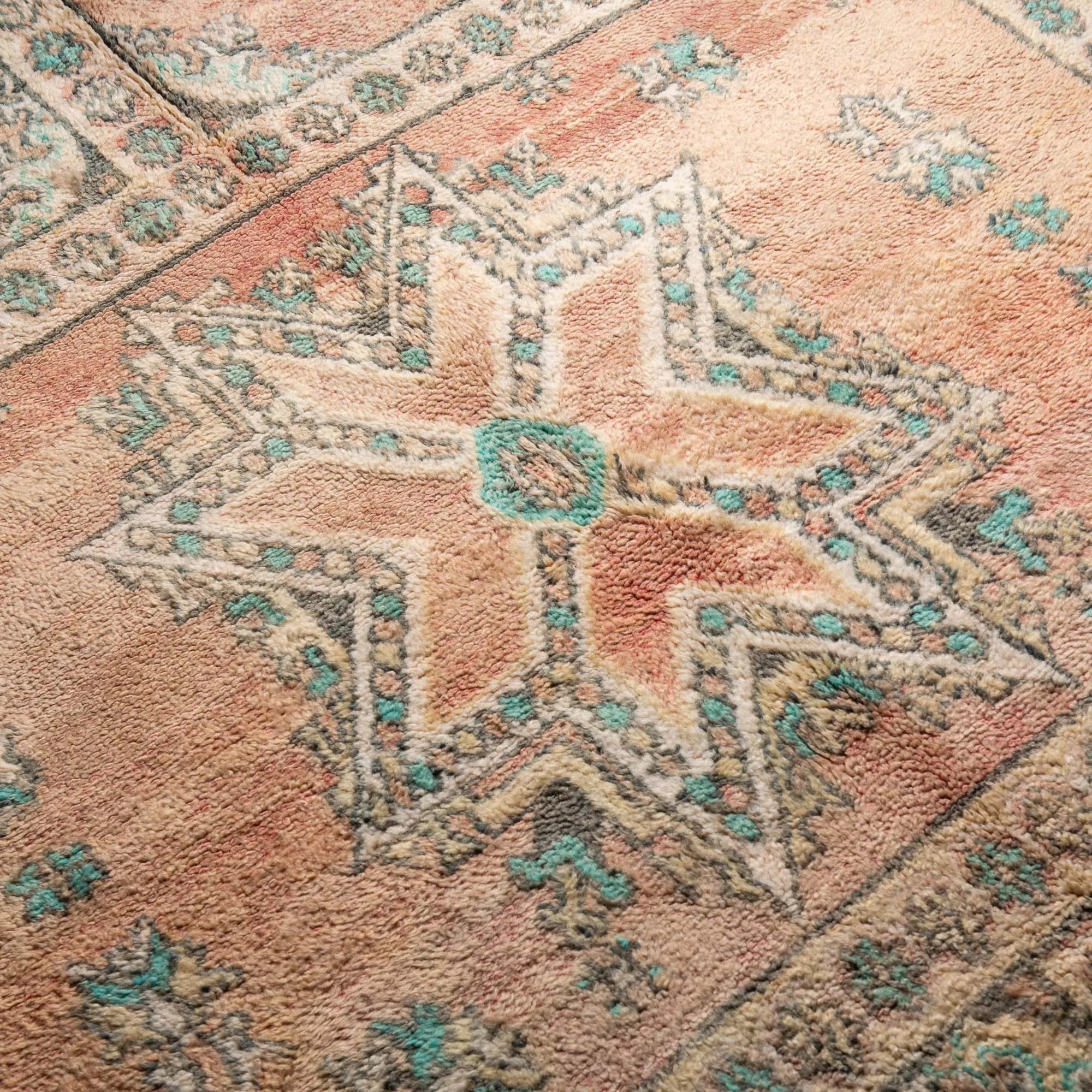 Nohaila - vintage boujad rug - Benisouk